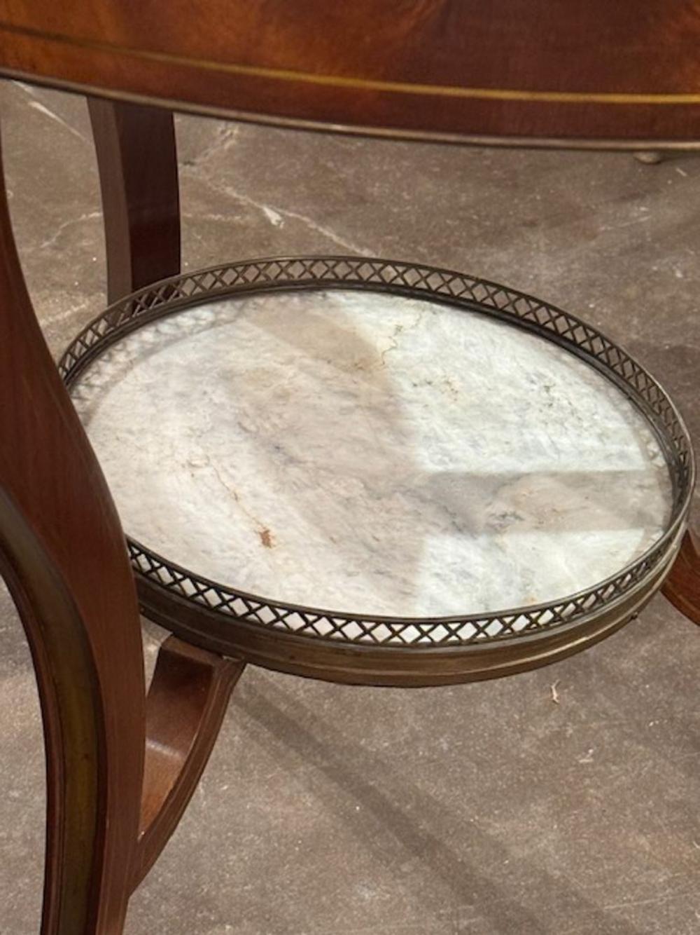19th Century English Regency Style Gueridon Walnut Table with Marble Top For Sale 1