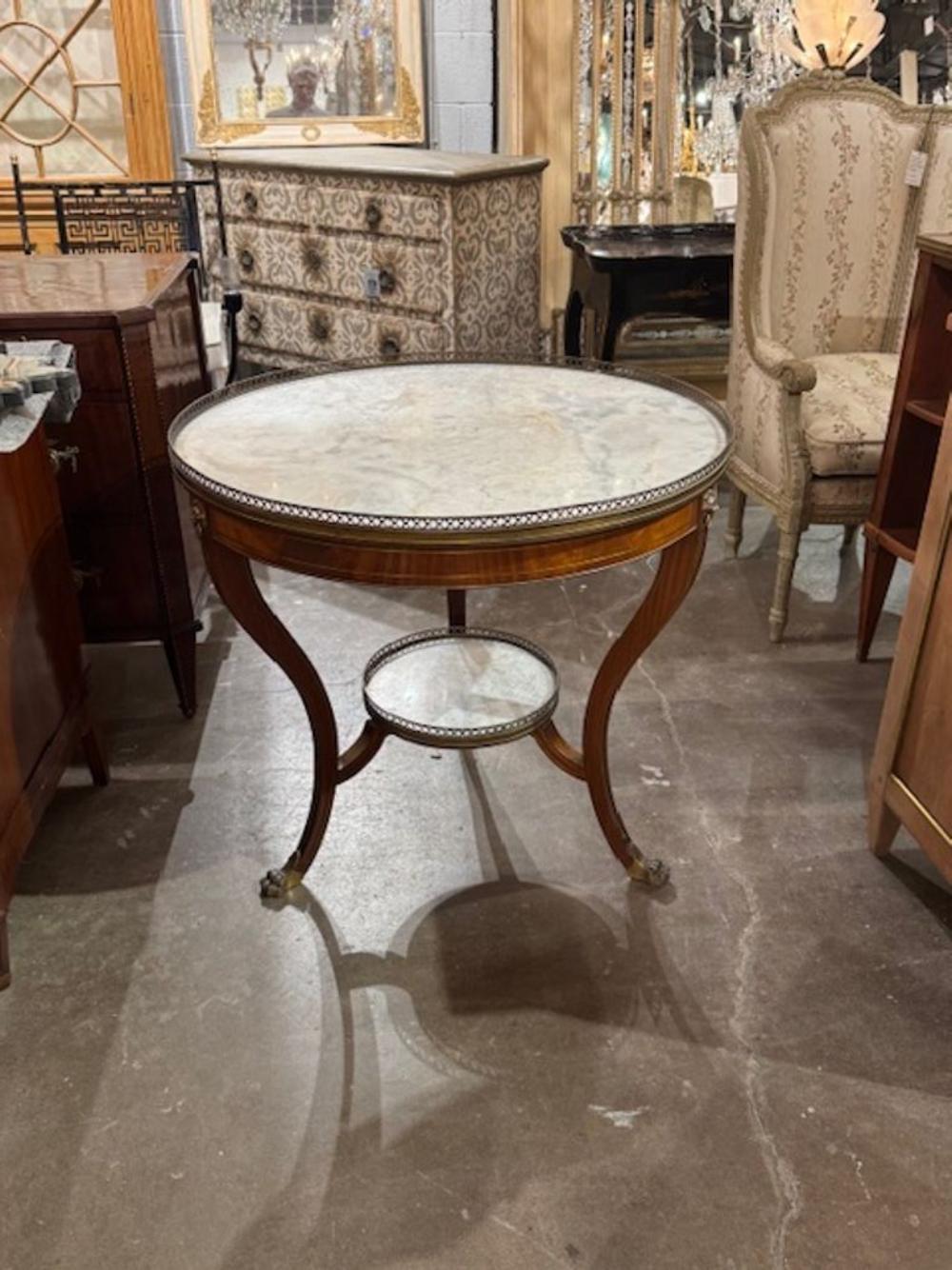 19th Century English Regency Style Gueridon Walnut Table with Marble Top For Sale 3