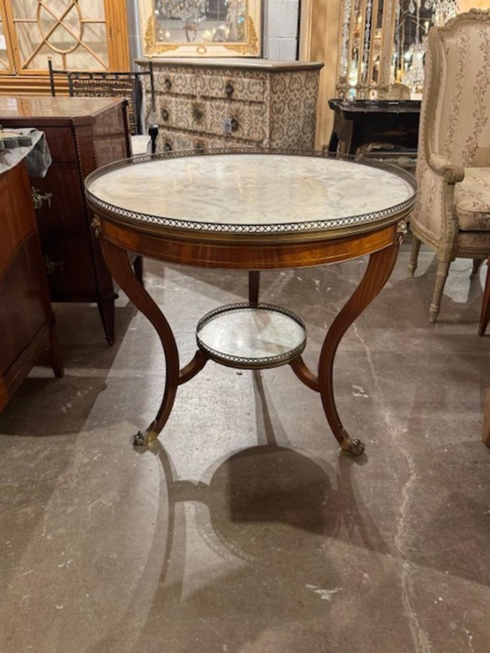 19th Century English Regency Style Gueridon Walnut Table with Marble Top For Sale 4