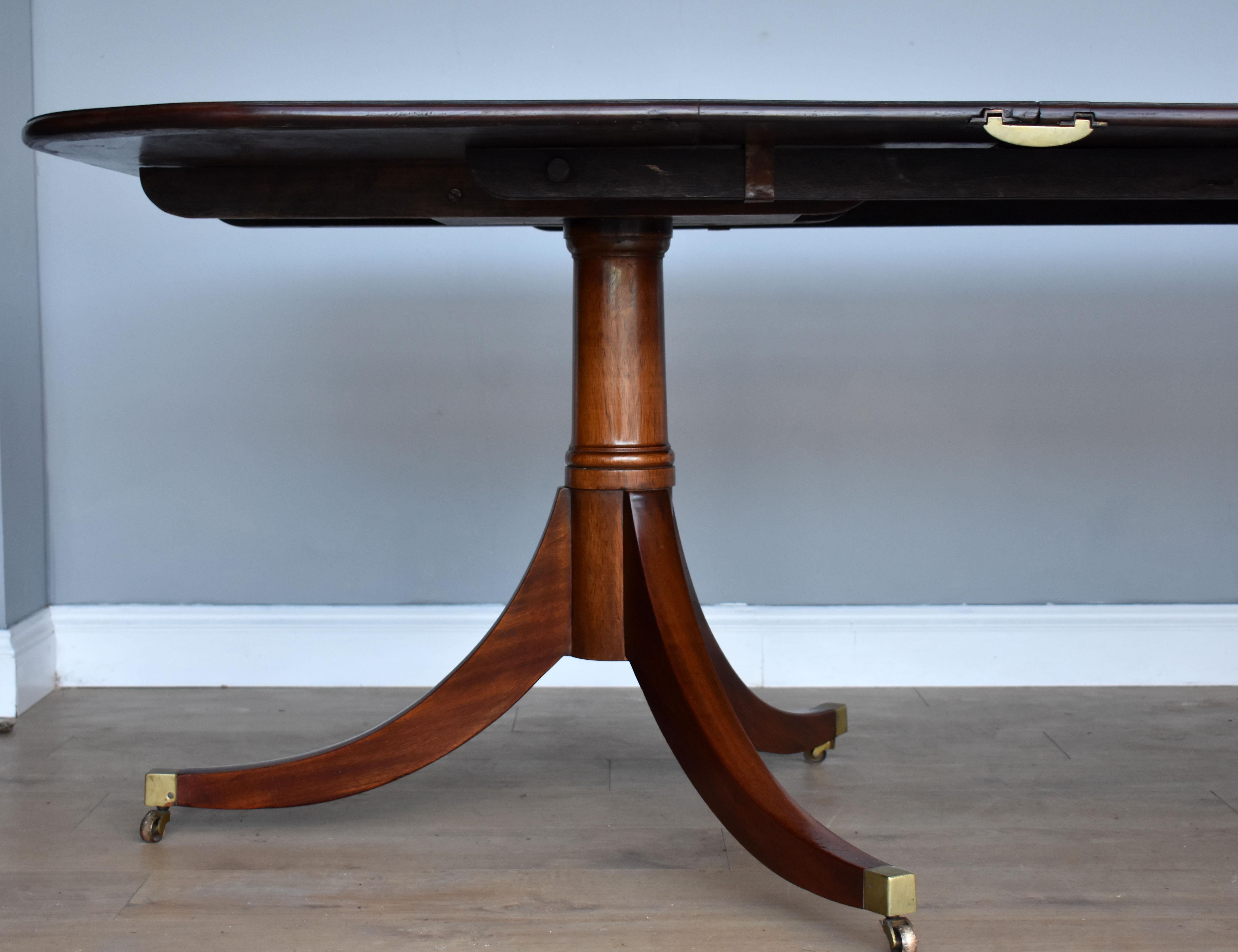 19th Century English Regency Style Mahogany Pedestal Dining Table In Good Condition In Chelmsford, Essex