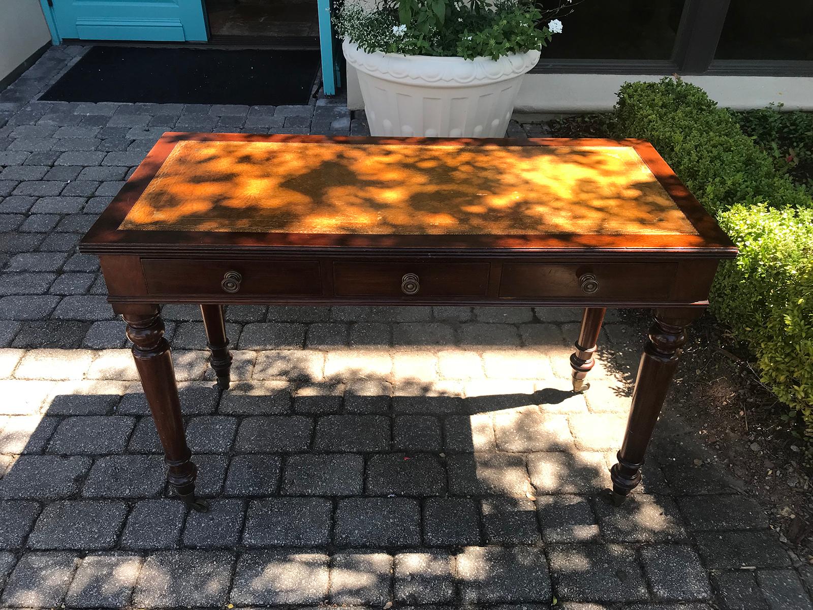 19th Century English Regency Style Mahogany Writing Table with Green Leather Top In Good Condition In Atlanta, GA