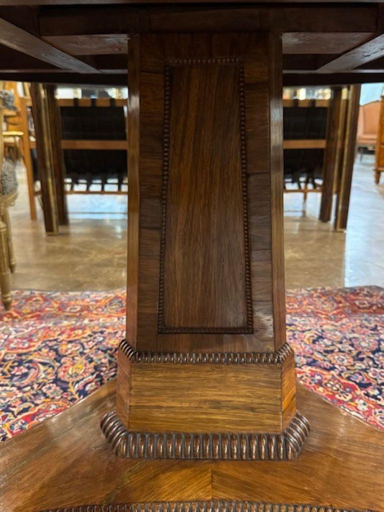 19th Century English Regency Style Rosewood Center Table (19. Jahrhundert) im Angebot