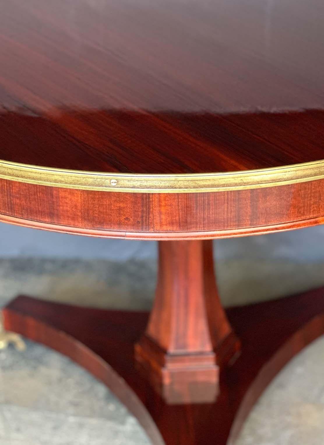 Table centrale à plateau basculant de style Régence anglaise du XIXe siècle Bon état - En vente à Los Angeles, CA