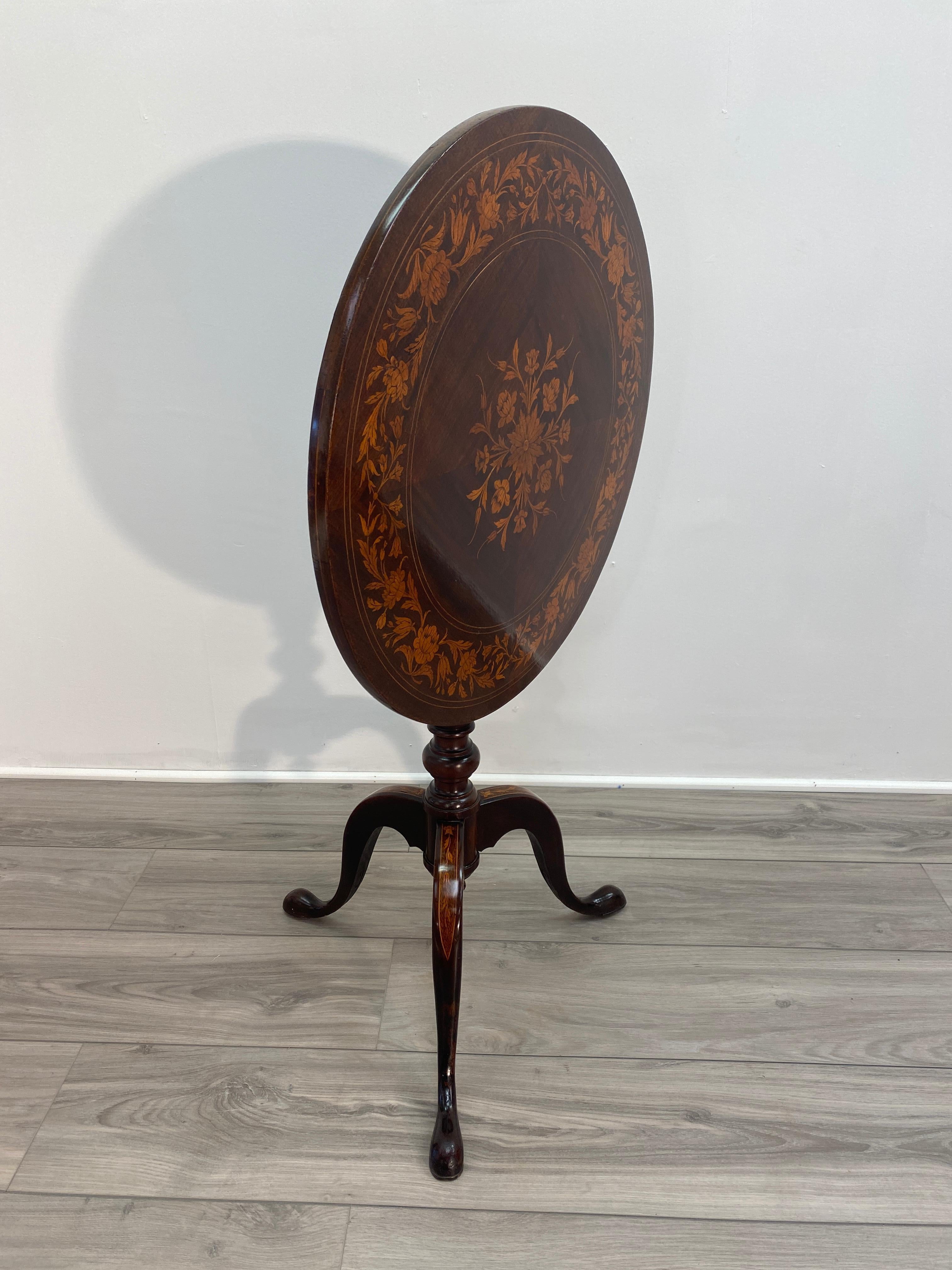 Early 19th Century 19th Century English Regency Tilt Top Tea Table