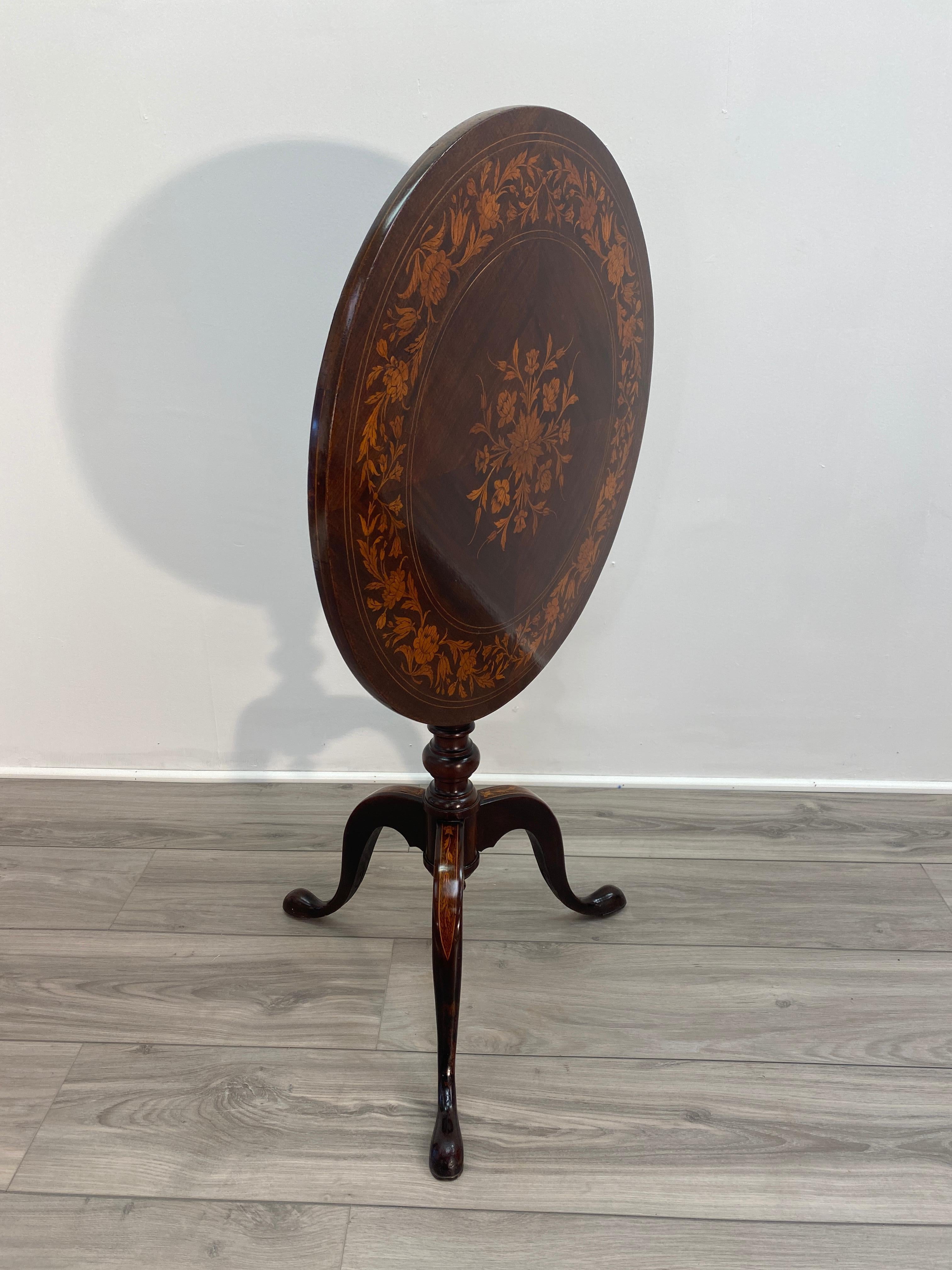 Early 19th Century 19th Century English Regency Tilt Top Tea Table For Sale