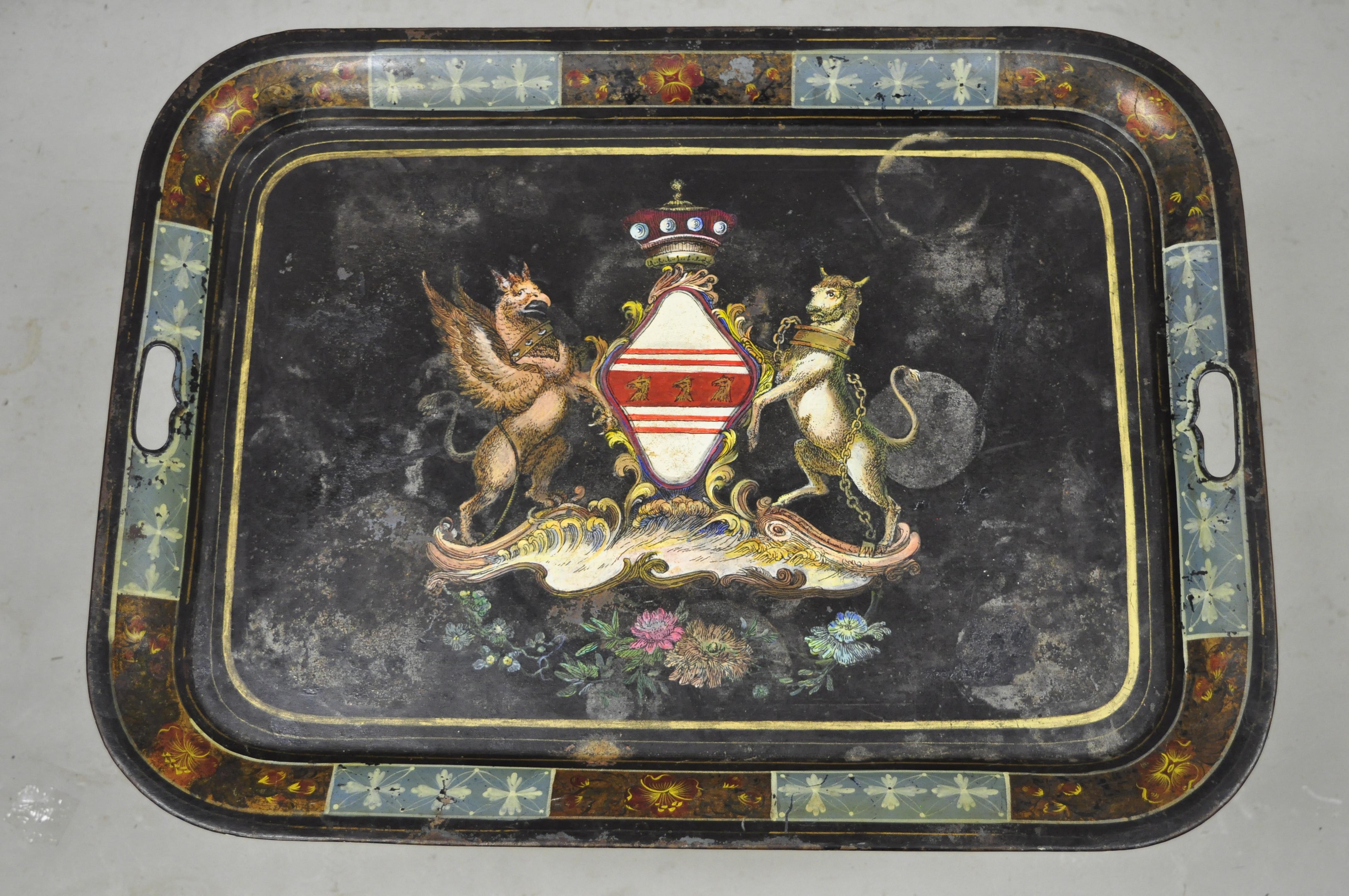 Plateau en métal tôle de style English Regency du 19ème siècle, peint à la main, avec bouclier en forme de couronne en vente 6