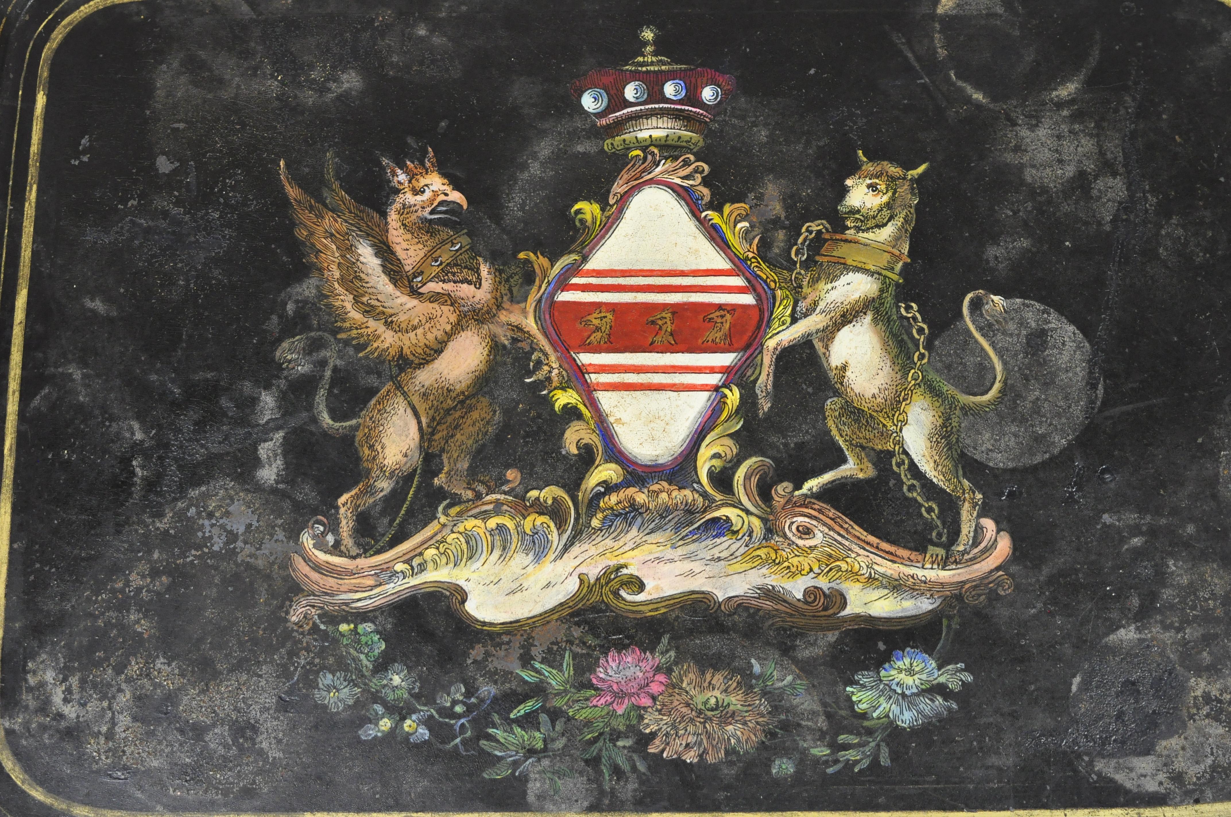 Plateau en métal tôle de style English Regency du 19ème siècle, peint à la main, avec bouclier en forme de couronne en vente 2