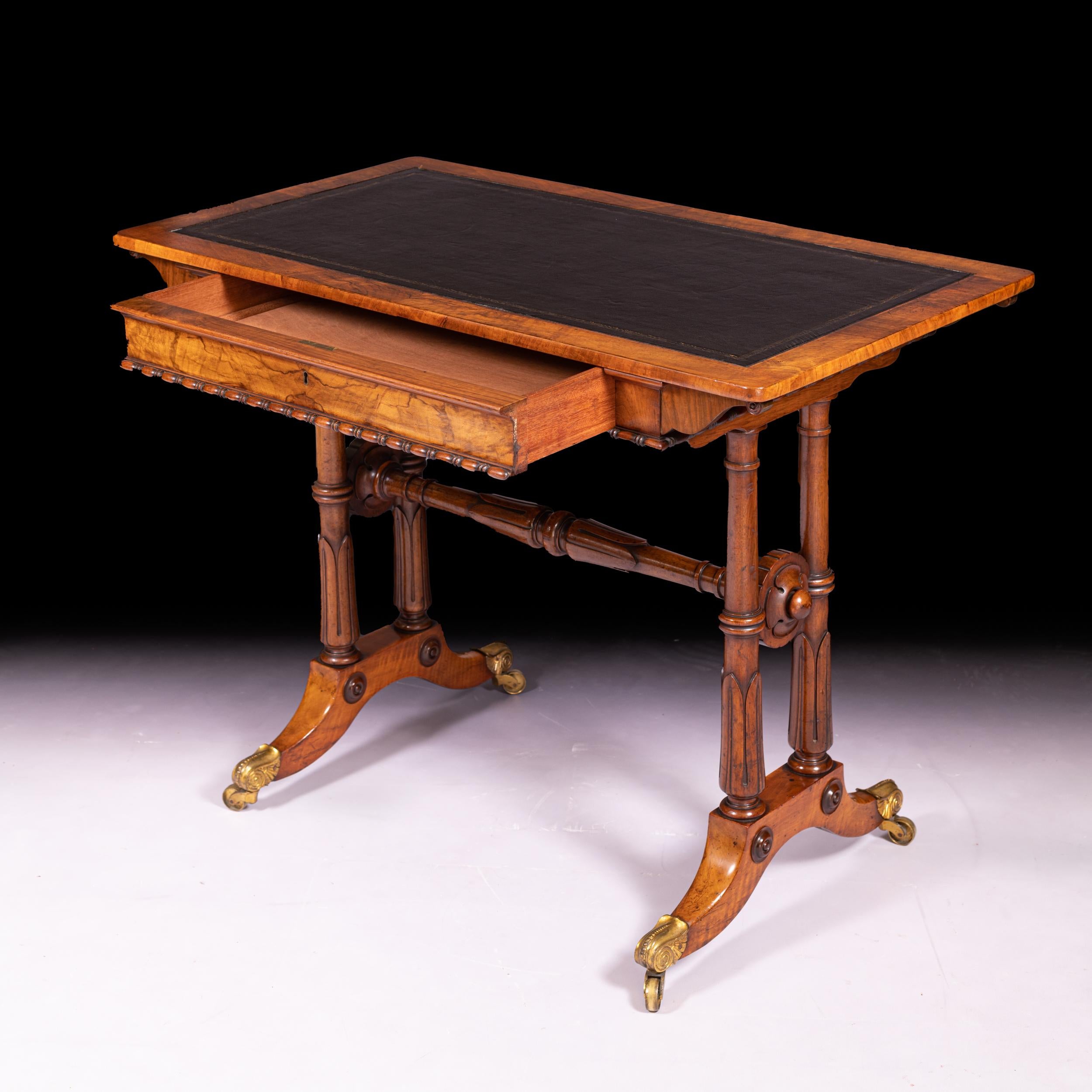 19th Century English Regency Walnut Writing Table in the Manner of Holland &Sons In Good Condition For Sale In Dublin, IE