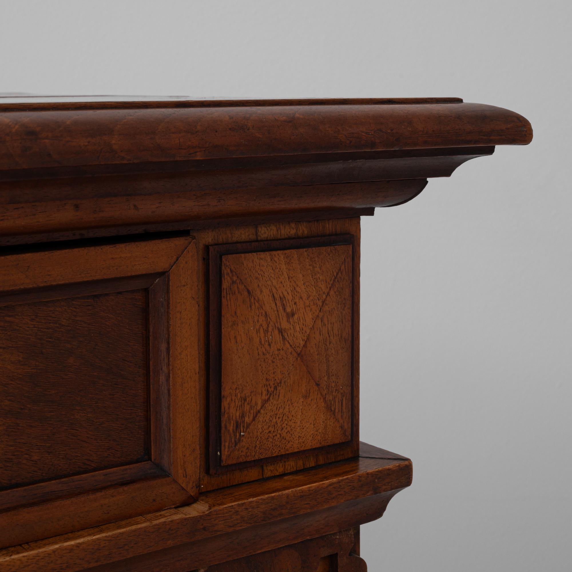 Aparador de madera renacentista inglés del siglo XIX con pátina original en venta 5