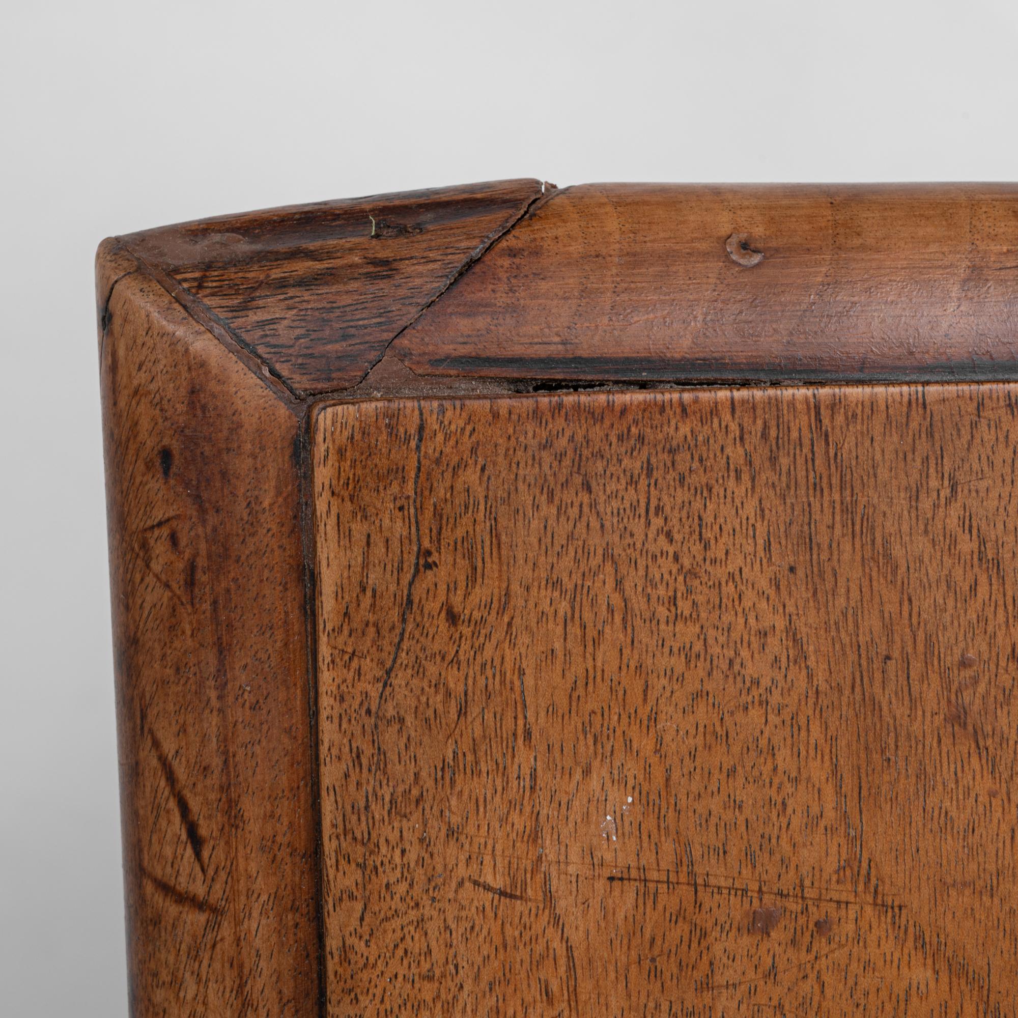 Aparador de madera renacentista inglés del siglo XIX con pátina original en venta 10