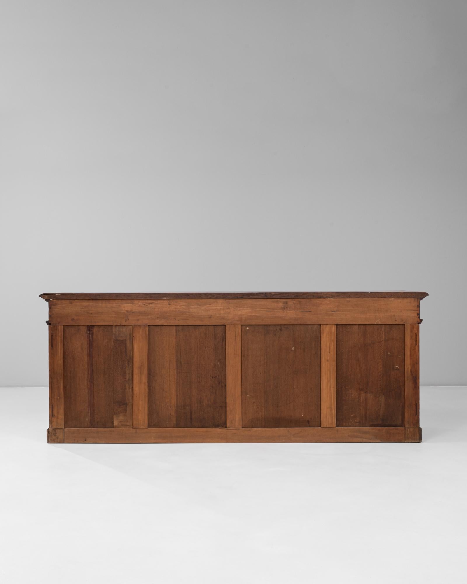 Aparador de madera renacentista inglés del siglo XIX con pátina original en venta 11