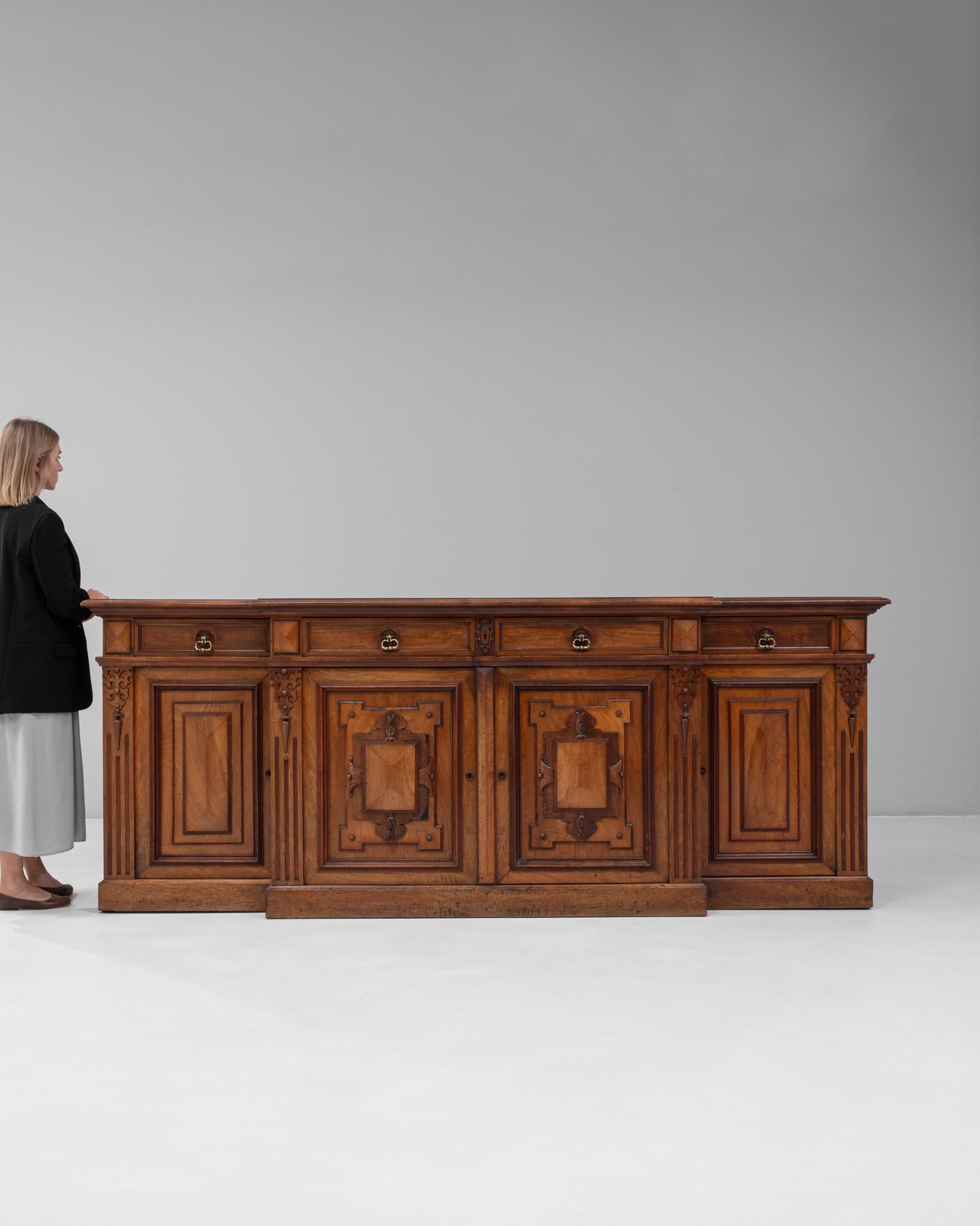 Aparador de madera renacentista inglés del siglo XIX con pátina original en Bueno estado para la venta en High Point, NC