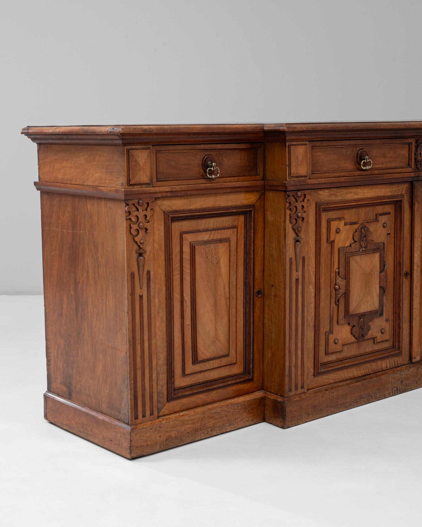 Aparador de madera renacentista inglés del siglo XIX con pátina original en venta 3