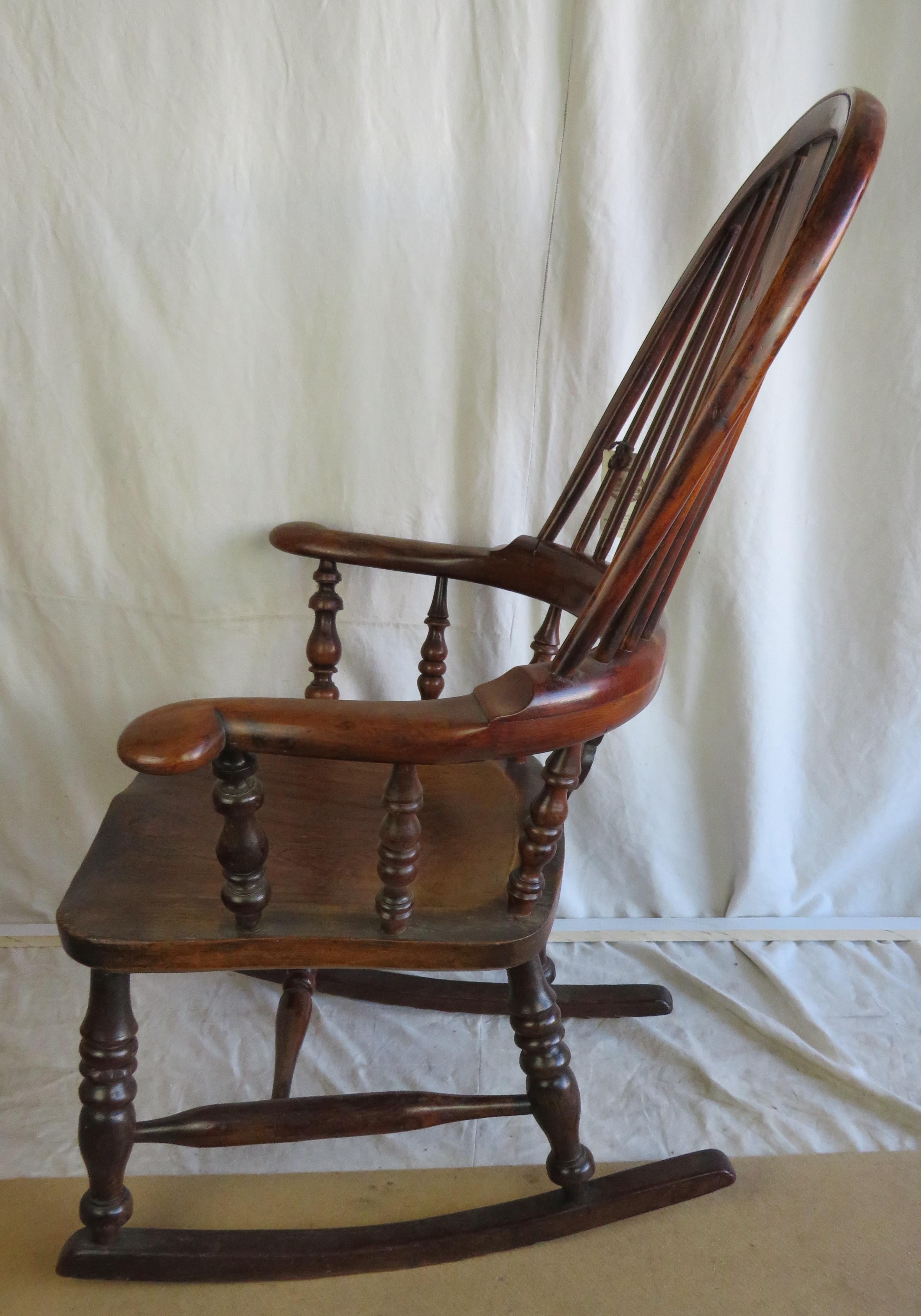 Chaise à bascule Windsor anglaise du 19ème siècle Bon état - En vente à Nantucket, MA