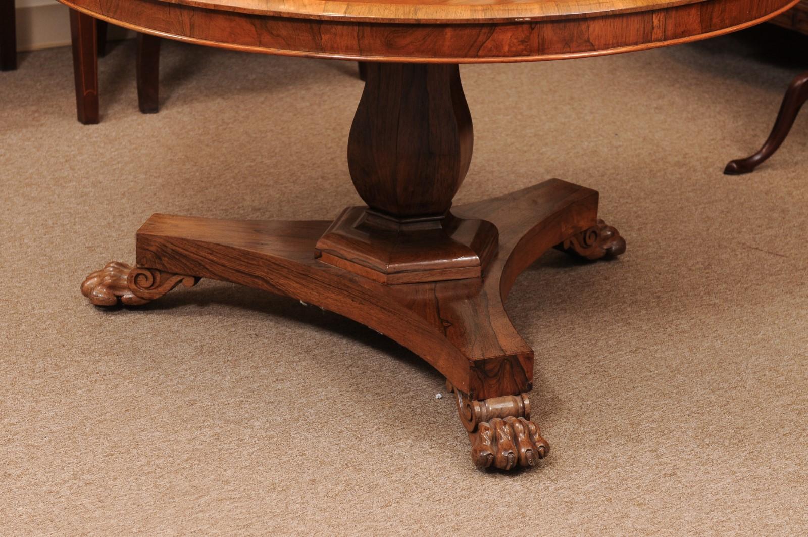 Englischer Palisander-Mitteltisch des 19. Jahrhunderts mit Pfotenfüßen (Rosenholz) im Angebot