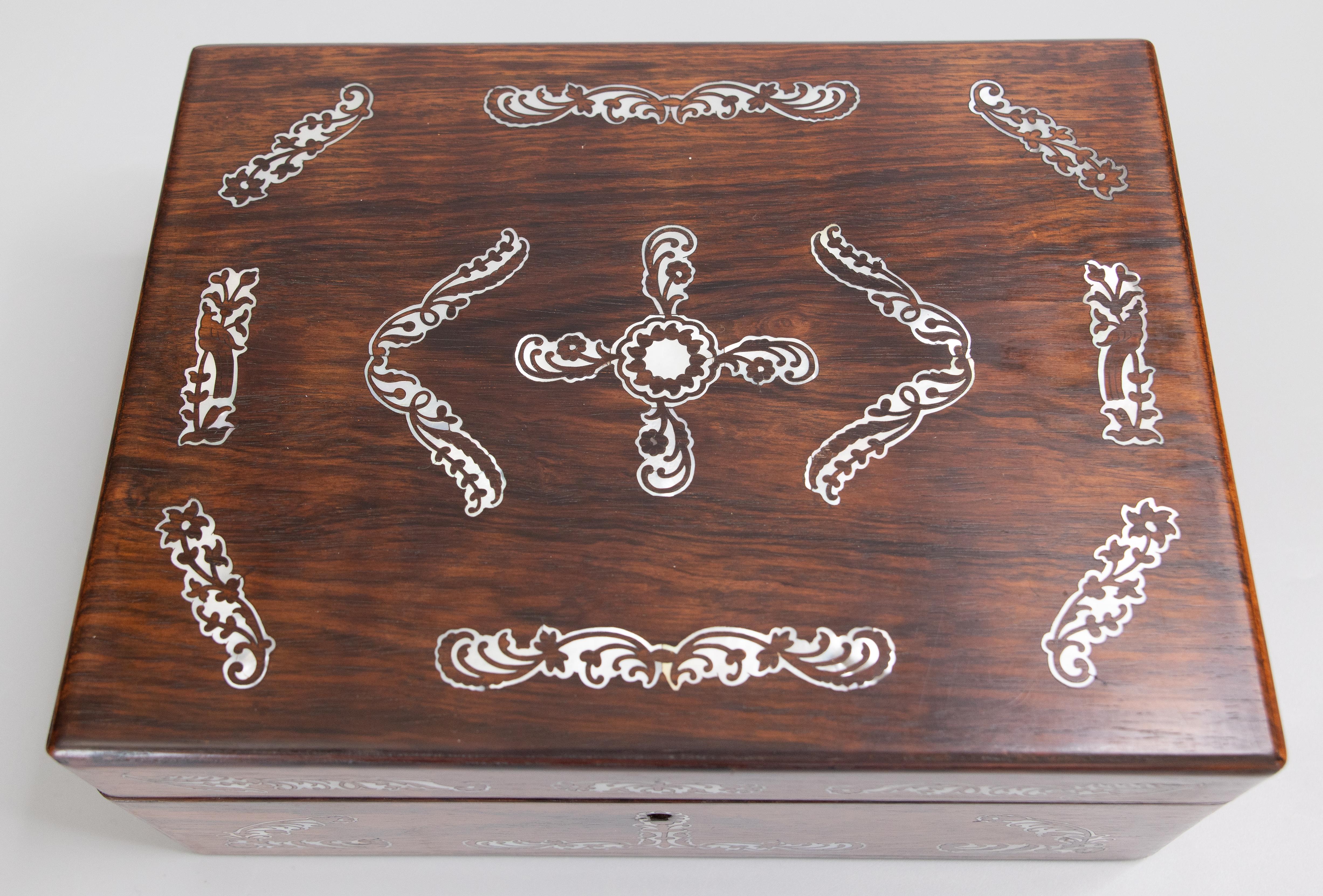 19th Century English Rosewood & Mother of Pearl Jewelry Box In Good Condition For Sale In Pearland, TX