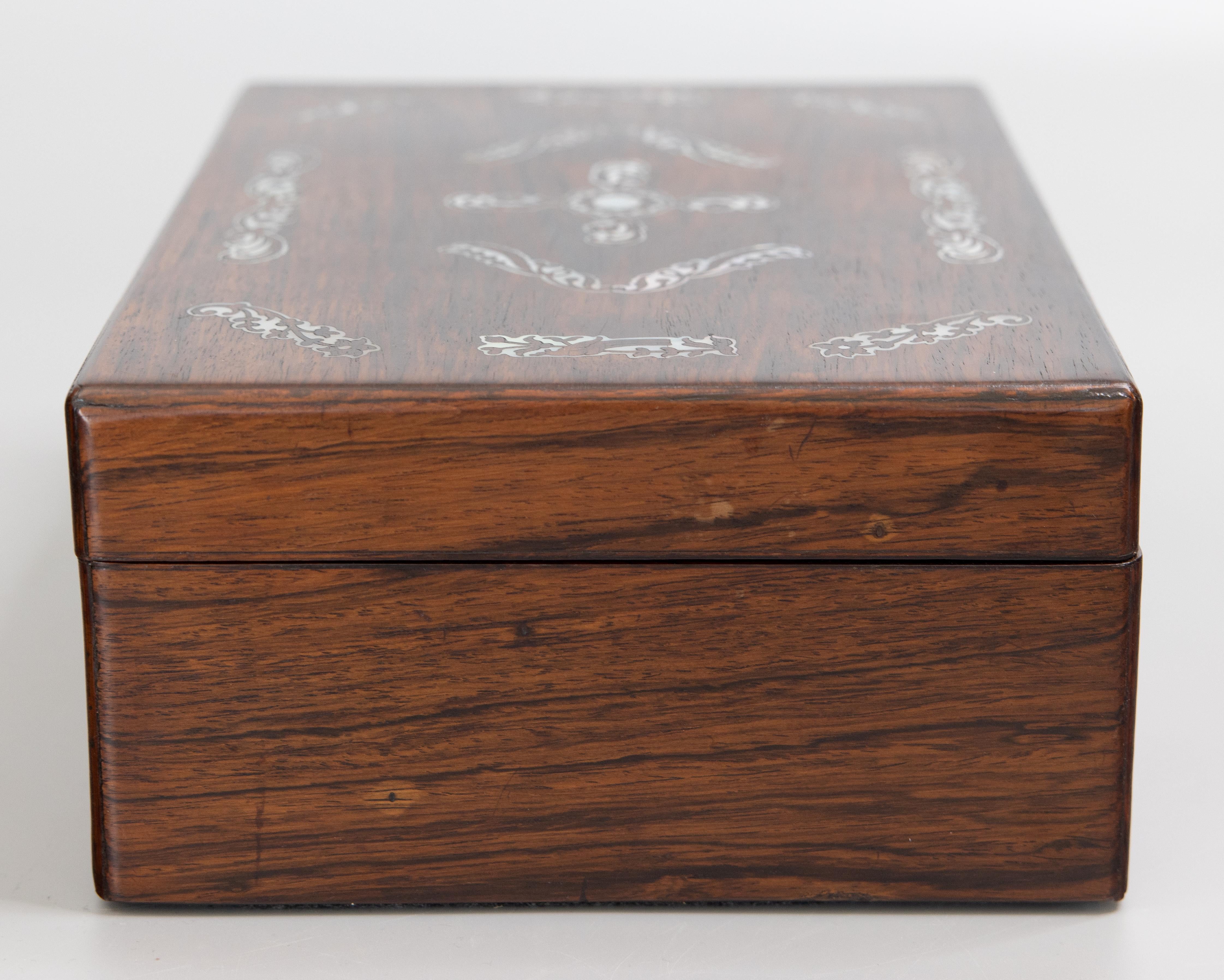 Mother-of-Pearl 19th Century English Rosewood & Mother of Pearl Jewelry Box For Sale