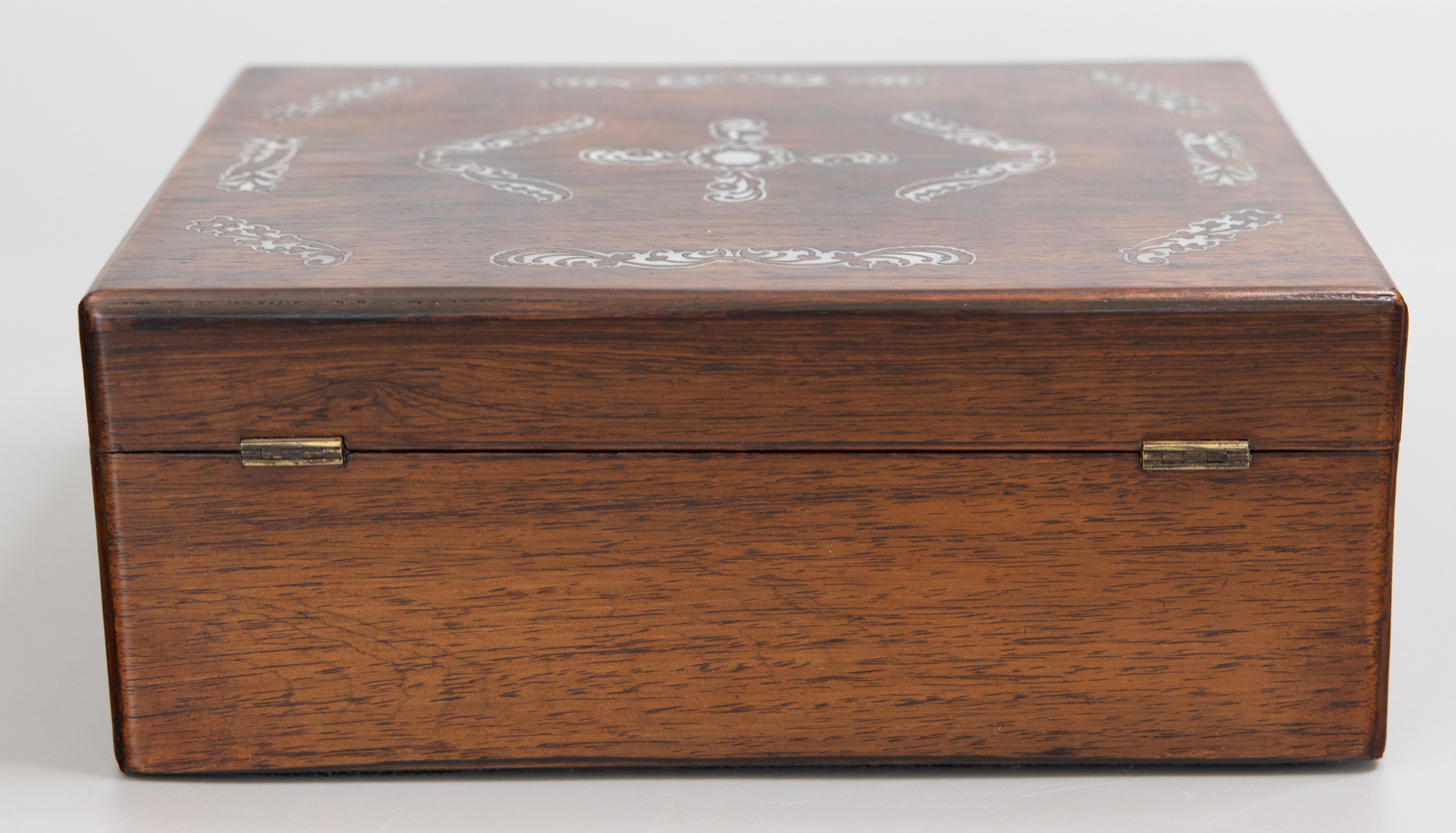 19th Century English Rosewood & Mother of Pearl Jewelry Box For Sale 1