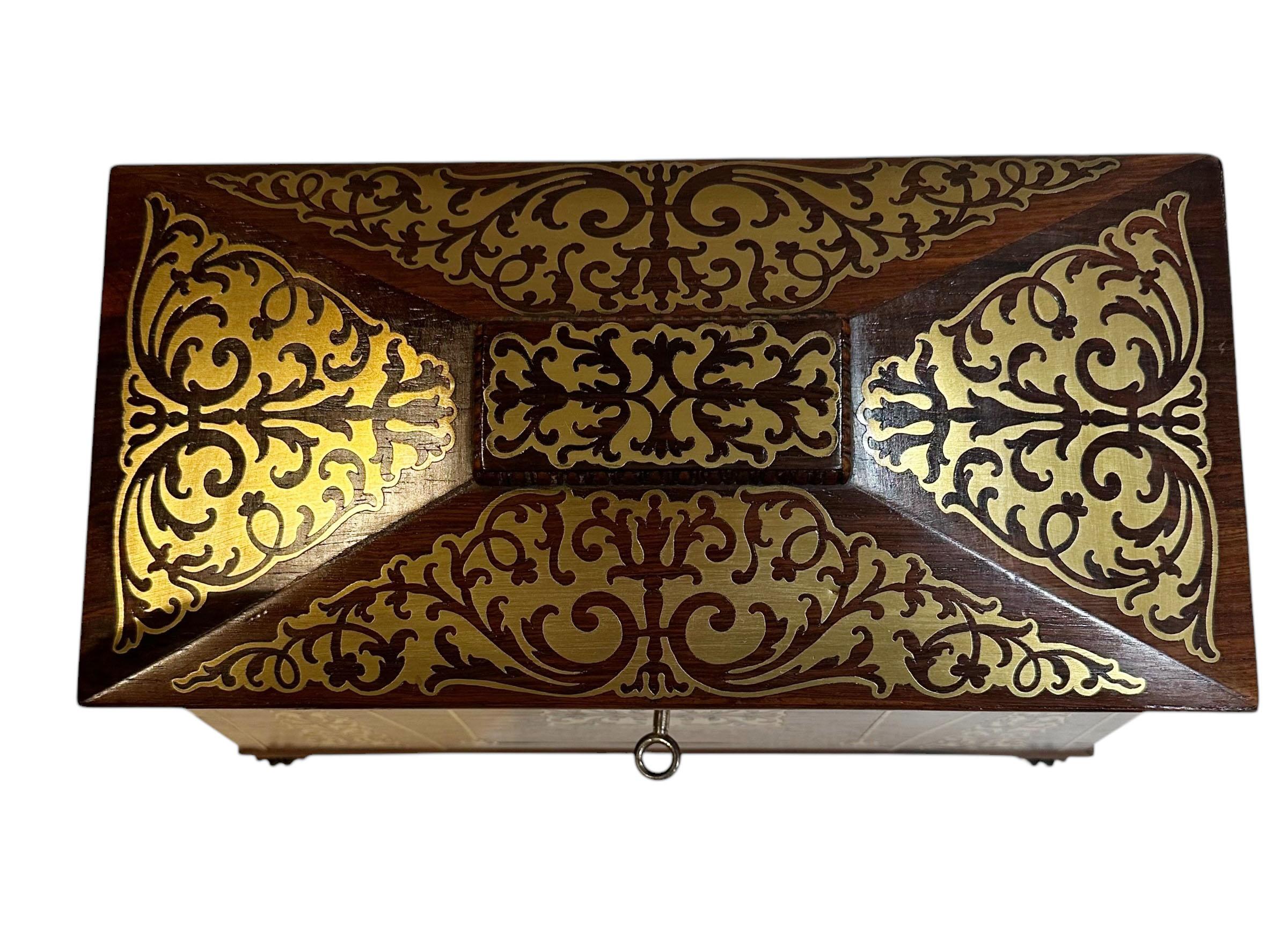 Inglese Porta tè inglese del XIX secolo in palissandro con intarsi in bronzo in vendita