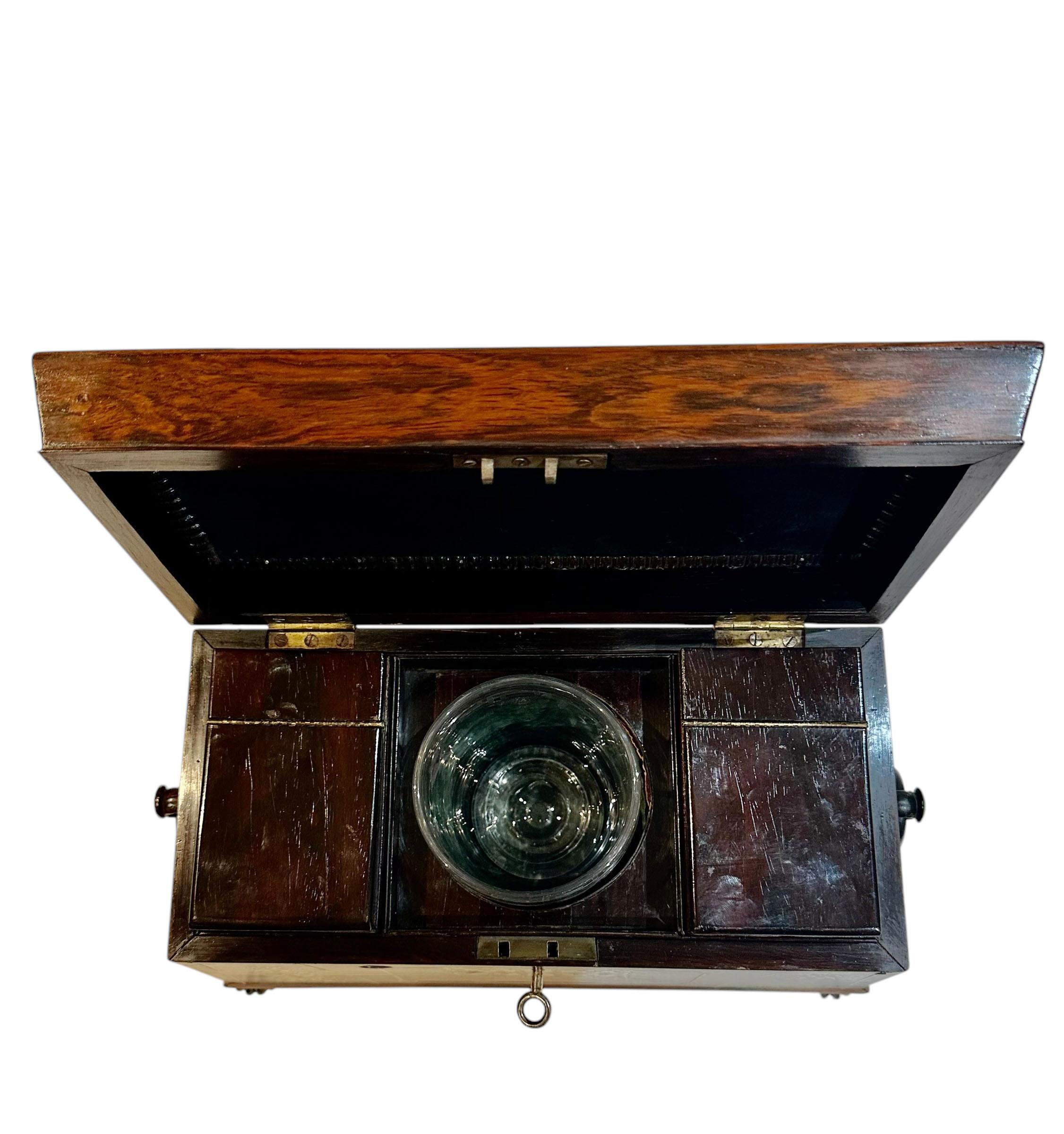 Bronzo Porta tè inglese del XIX secolo in palissandro con intarsi in bronzo in vendita
