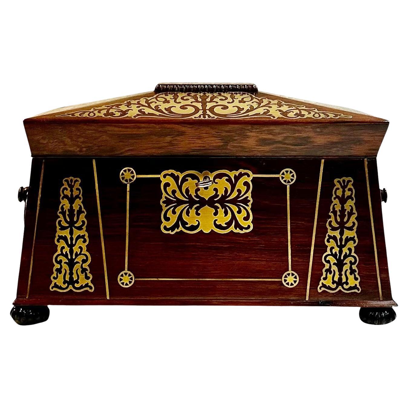 Caja de té inglesa de palisandro del siglo XIX con incrustaciones de bronce