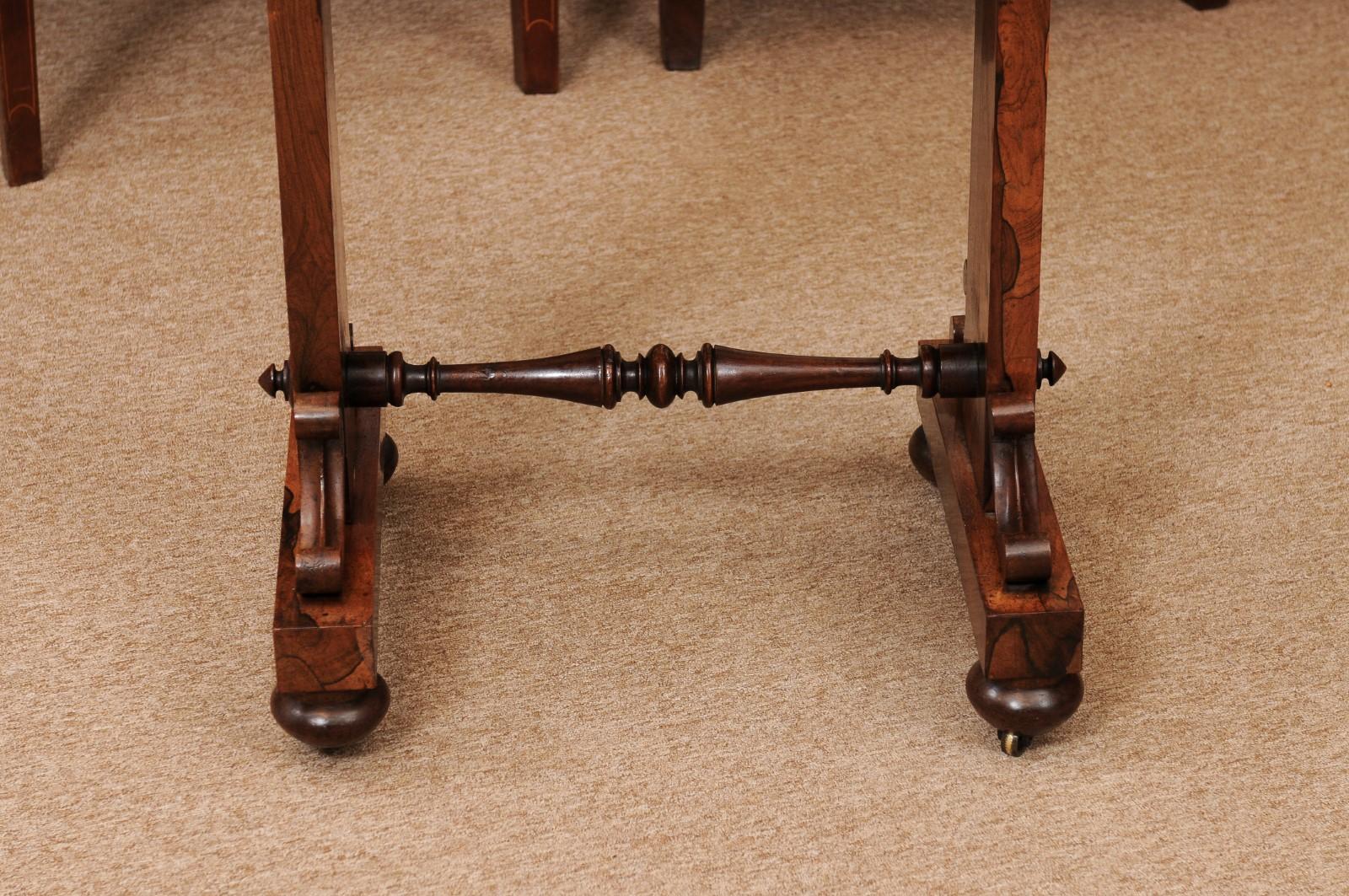 Mesa de trabajo inglesa de palisandro del siglo XIX con cajón, ca. 1840 en venta 8