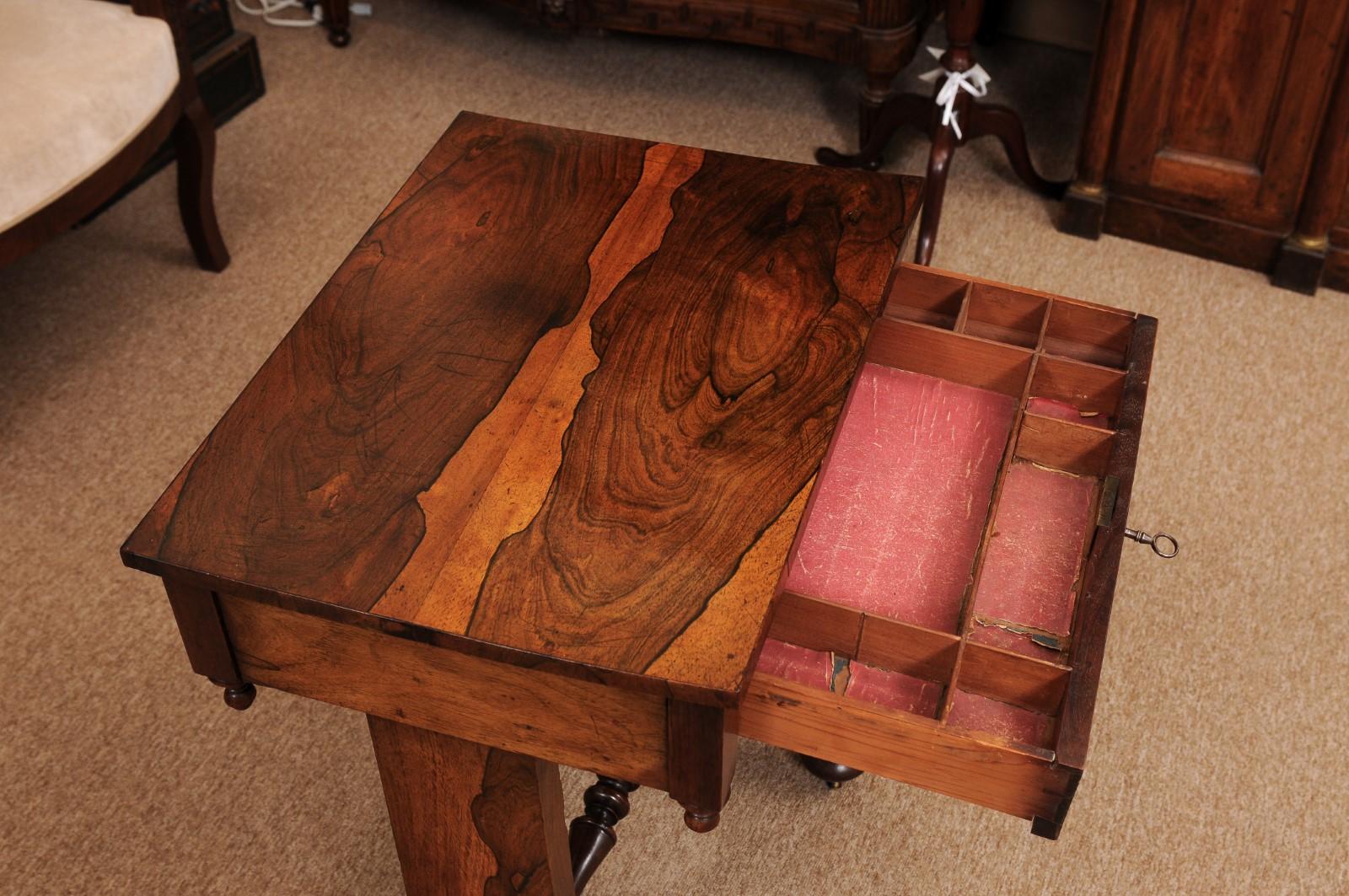 Mesa de trabajo inglesa de palisandro del siglo XIX con cajón, ca. 1840 en venta 1