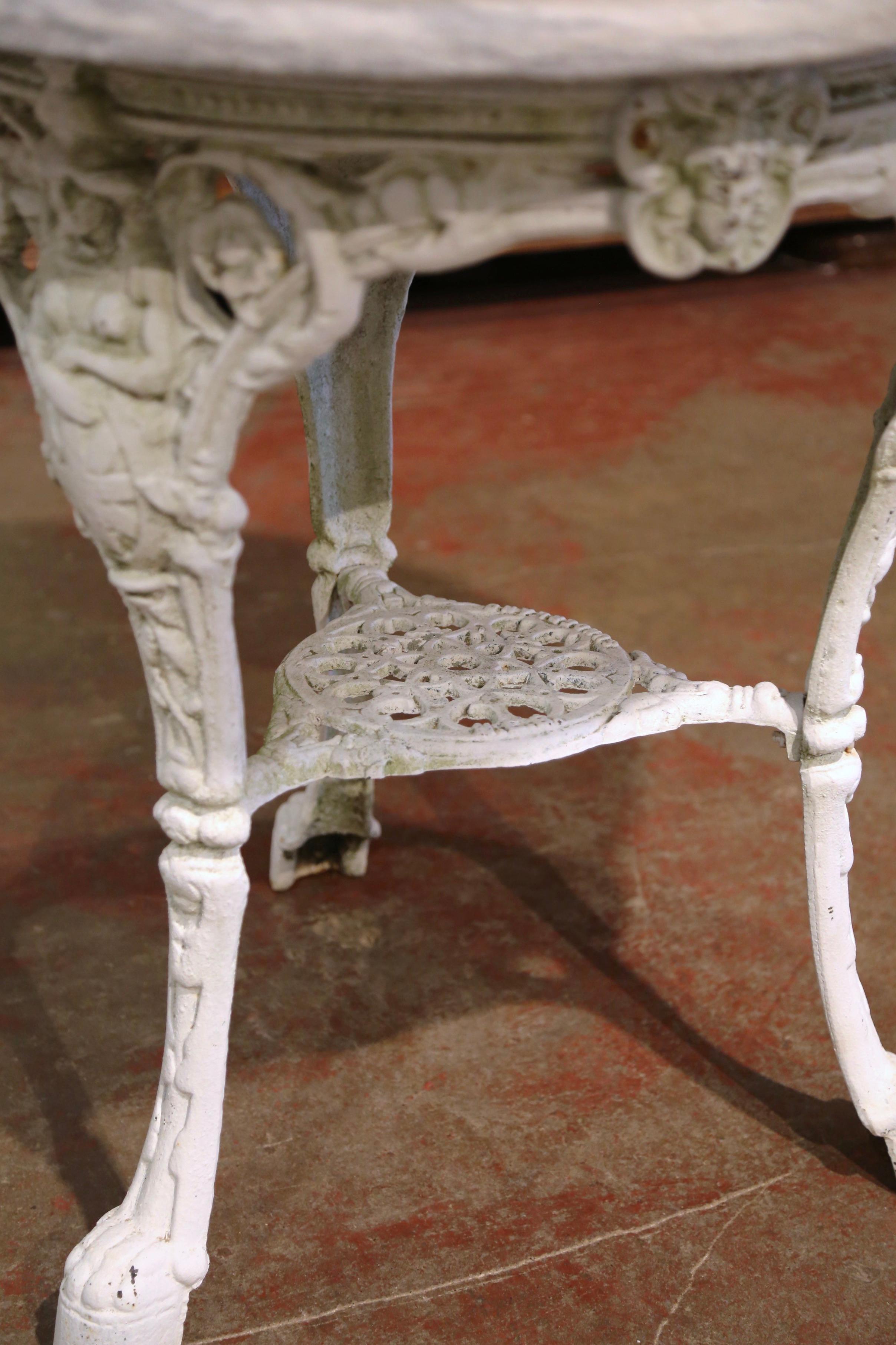 19th Century English Round Marble Top Painted Iron Outdoor Garden Bistrot Table  In Excellent Condition In Dallas, TX