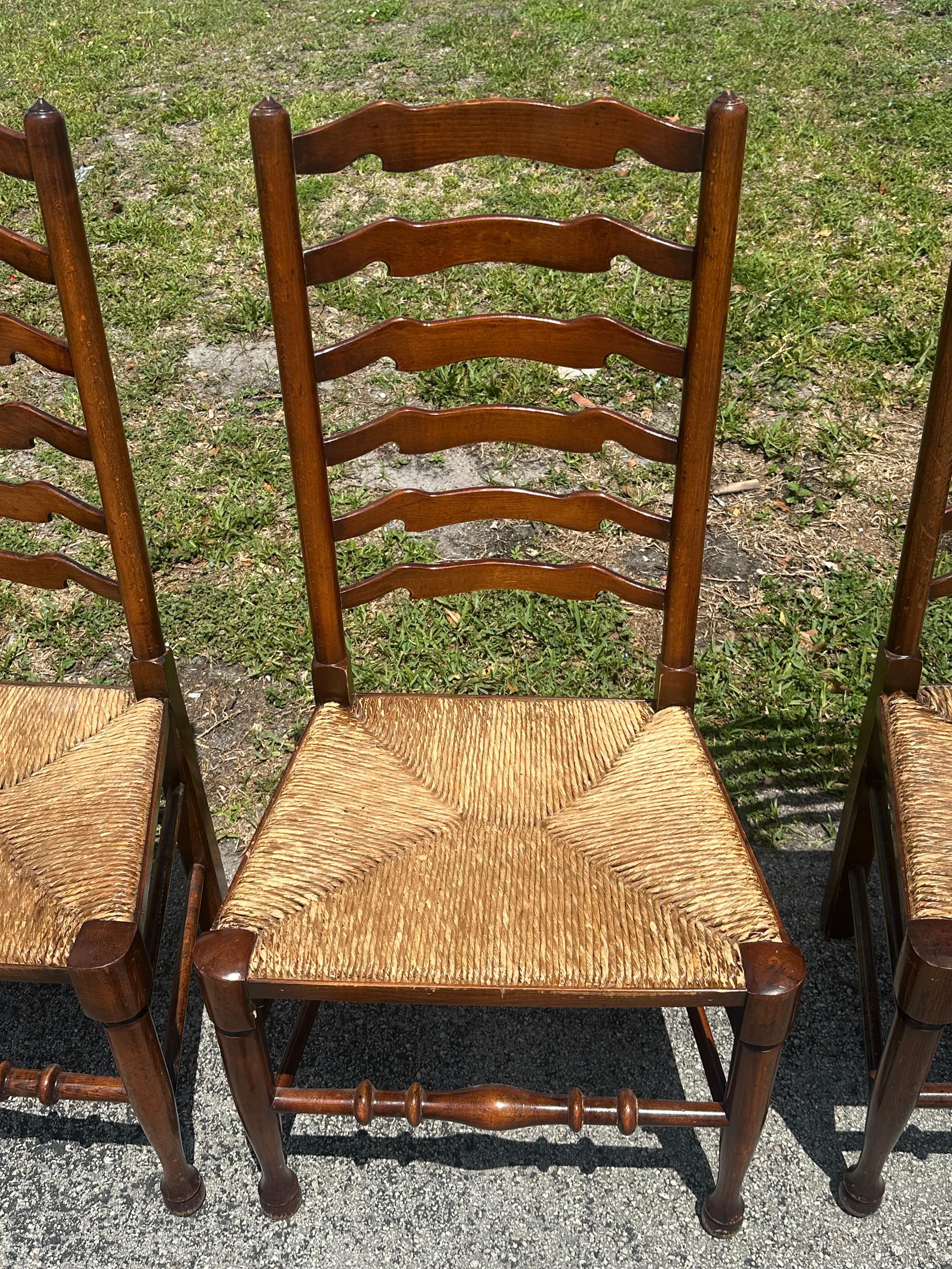 Juego de 4 sillas de comedor con respaldo de escalera de junco inglés del siglo XIX en venta 5
