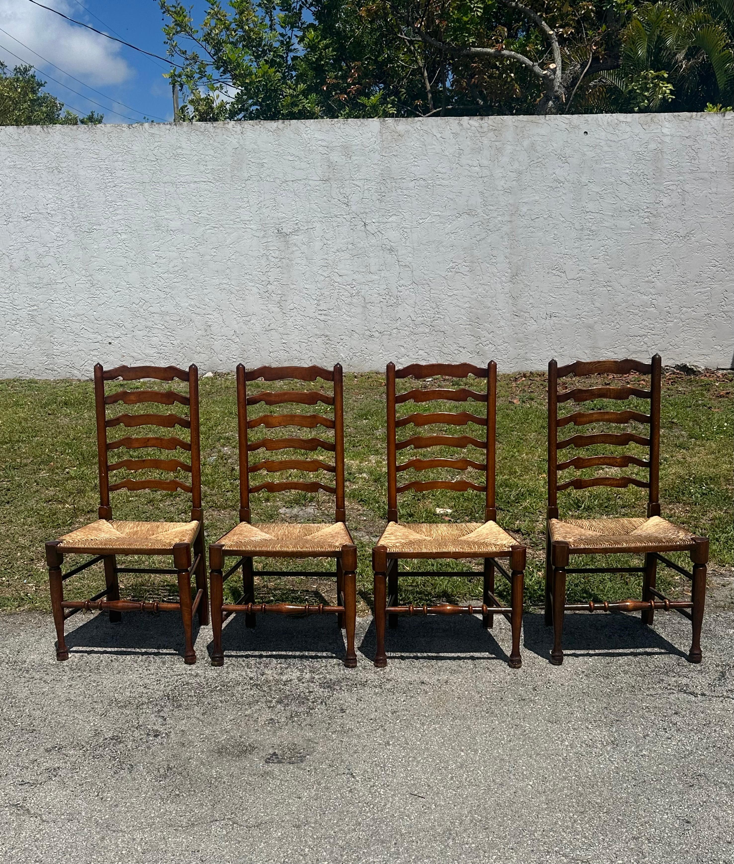 Juego de 4 sillas de comedor con respaldo de escalera de junco inglés del siglo XIX Inglés en venta