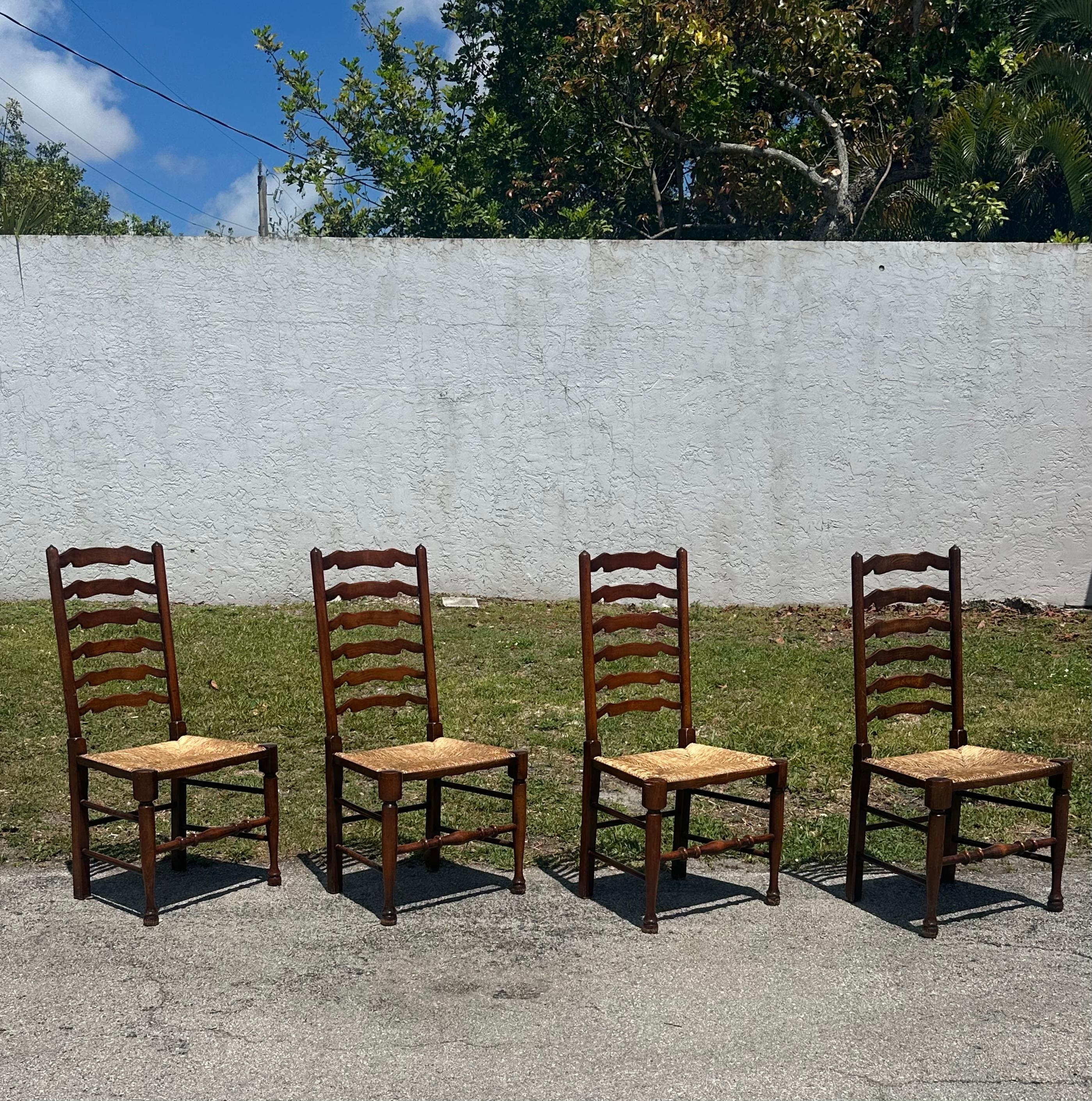 Juego de 4 sillas de comedor con respaldo de escalera de junco inglés del siglo XIX en Bueno estado para la venta en Fort Lauderdale, FL