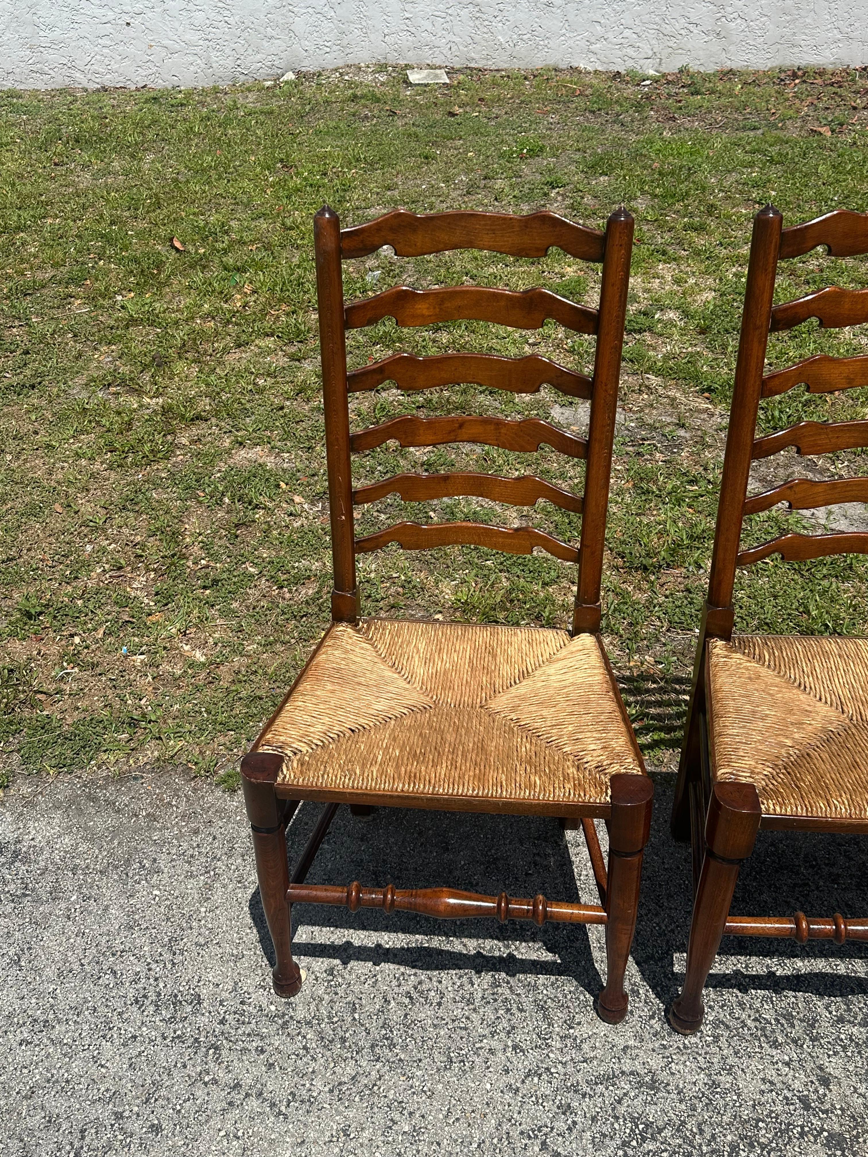 Juego de 4 sillas de comedor con respaldo de escalera de junco inglés del siglo XIX en venta 4