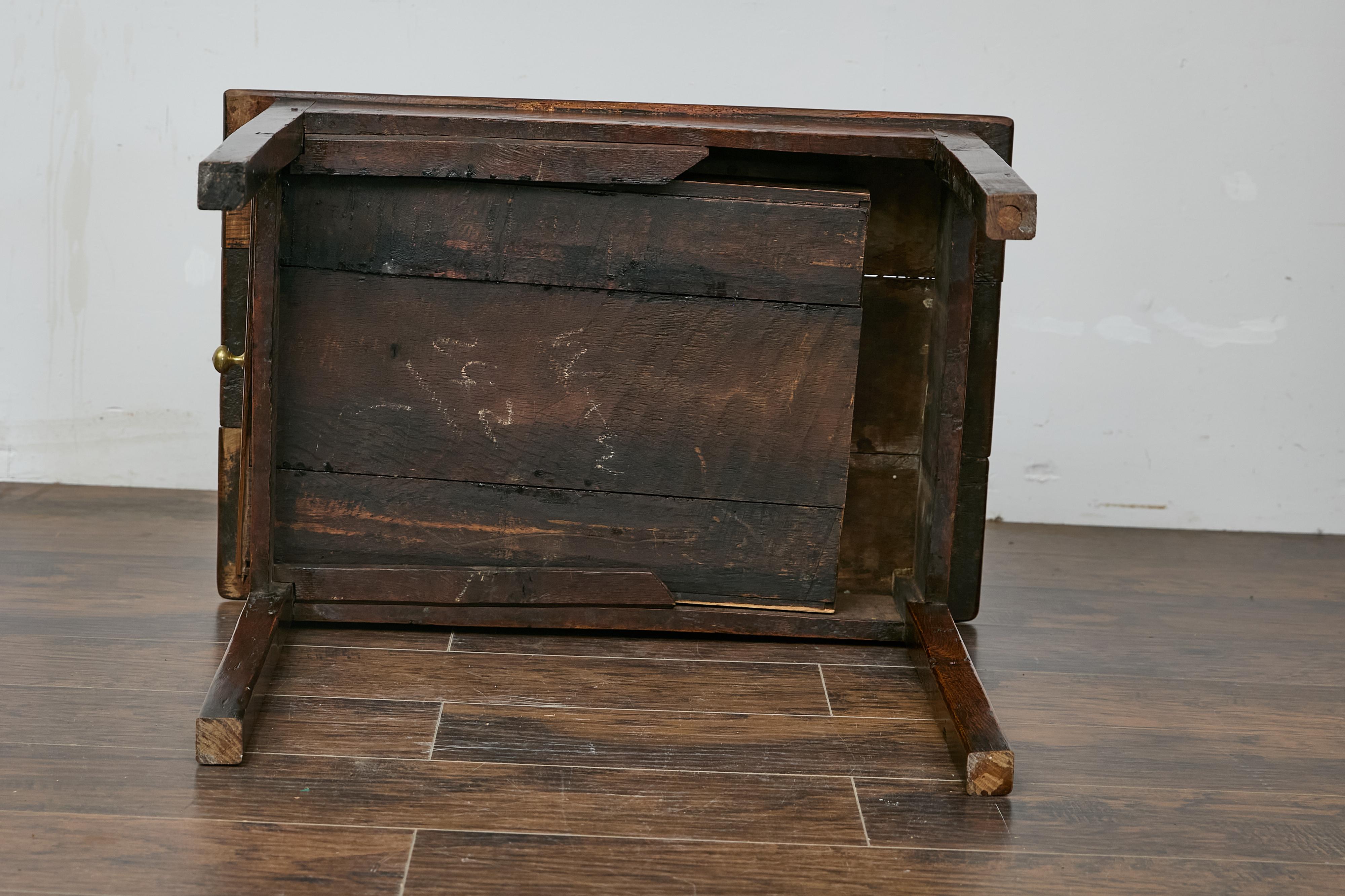 Table d'appoint anglaise rustique du 19ème siècle avec plateau à plantes et un seul tiroir en vente 5
