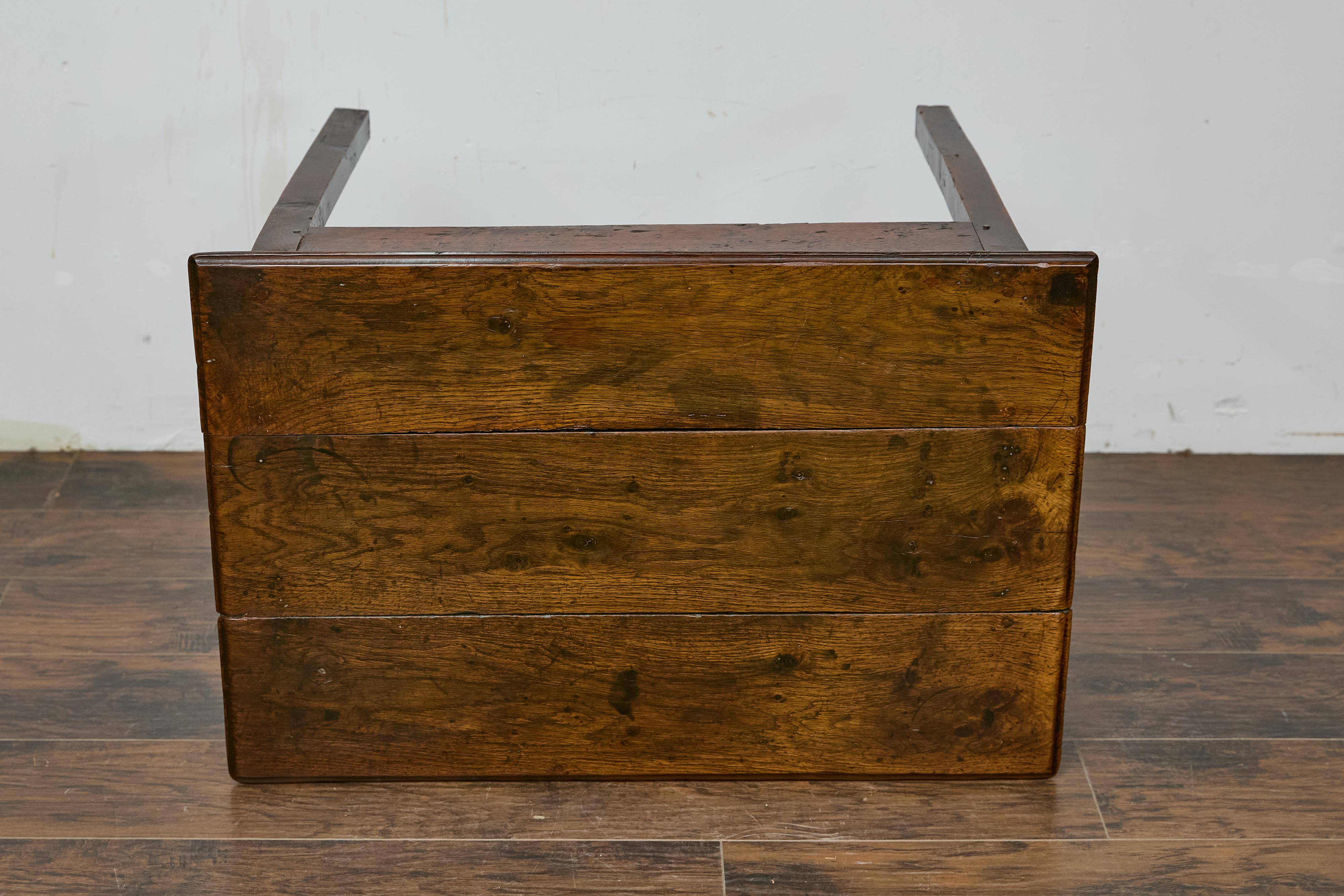 Table d'appoint anglaise rustique du 19ème siècle avec plateau à plantes et un seul tiroir en vente 8