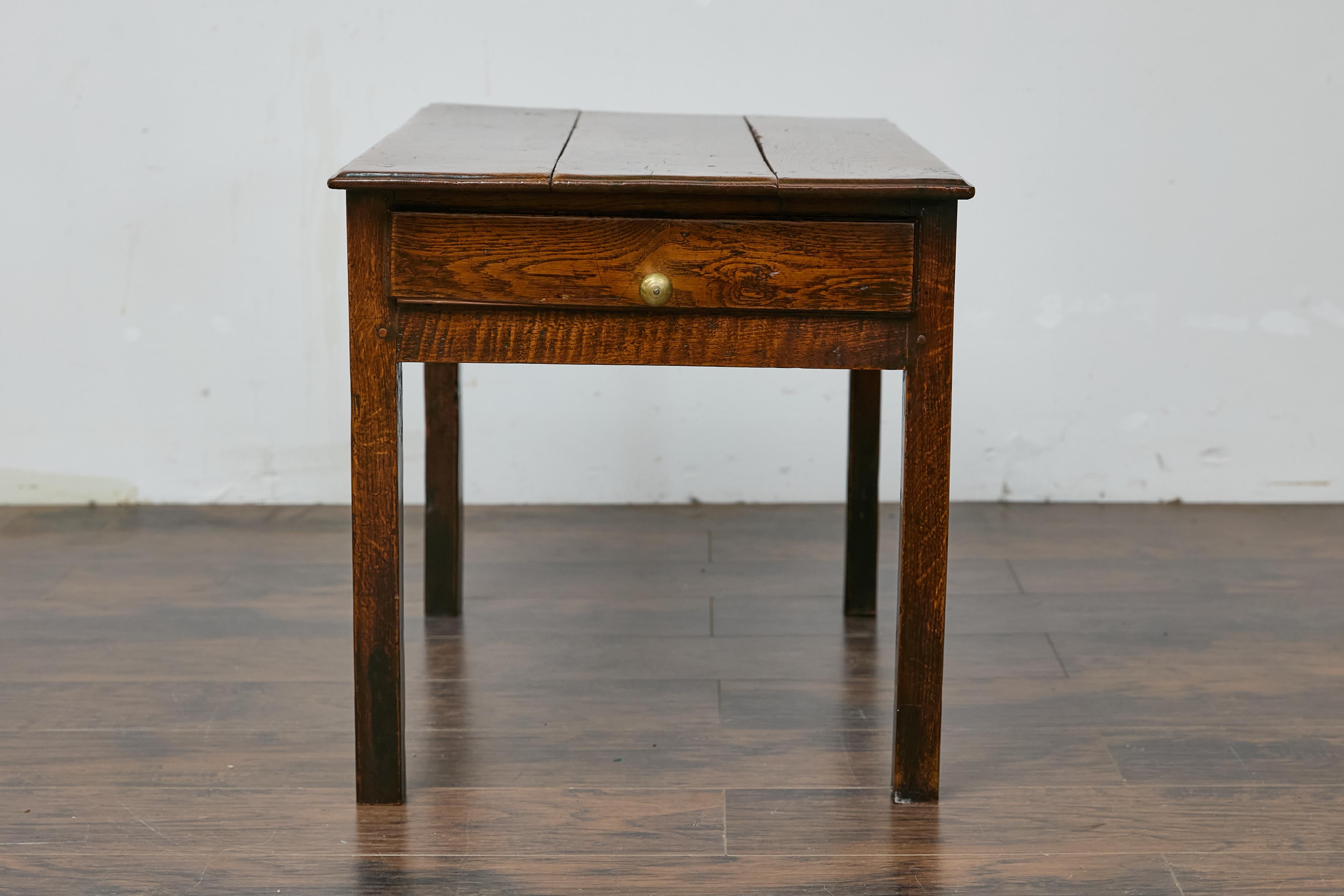 Table d'appoint anglaise rustique du 19ème siècle avec plateau à plantes et un seul tiroir en vente 9