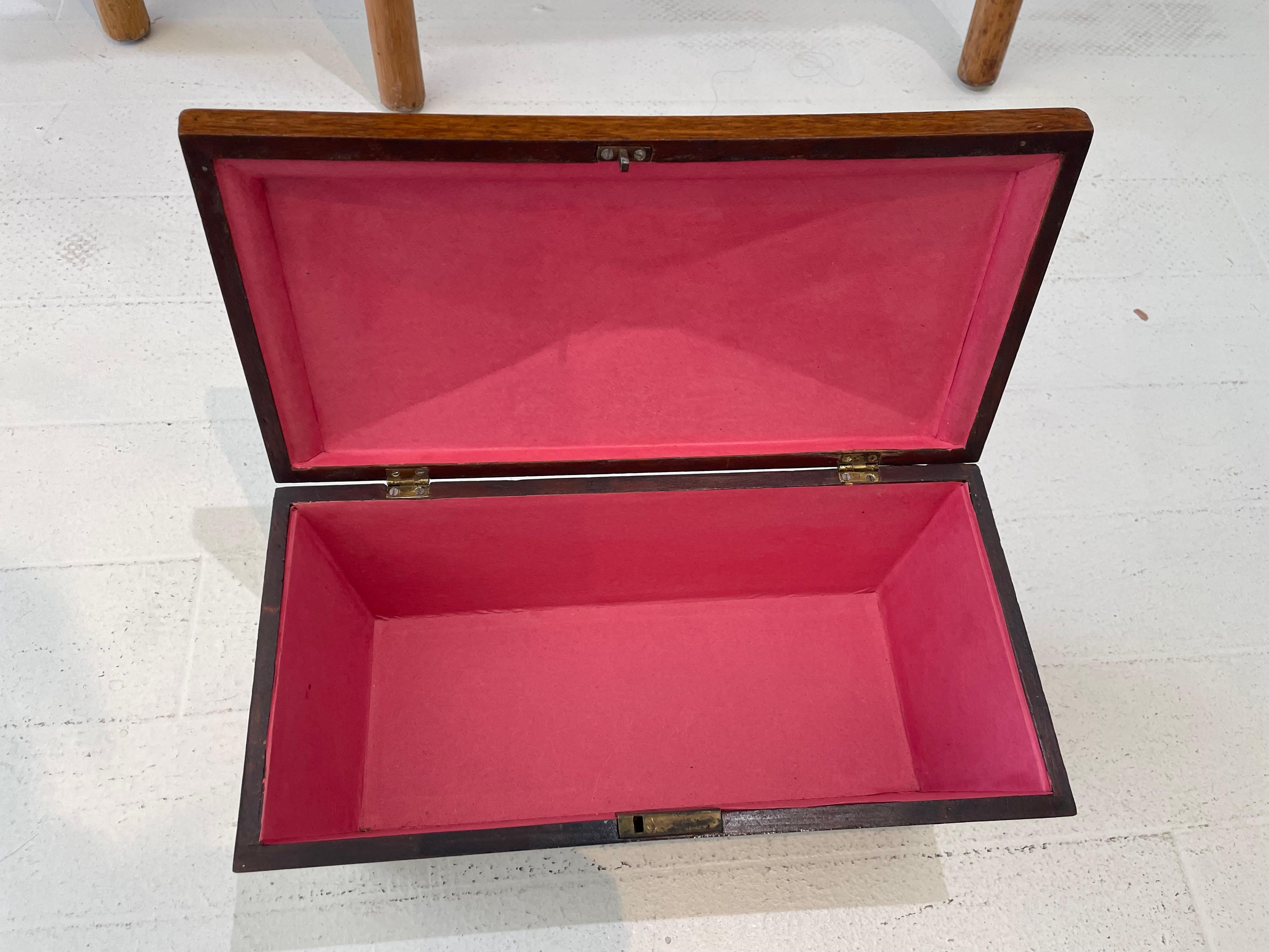 XIXe siècle Boîte à bijoux anglaise du 19ème siècle en forme de sarcophage en vente