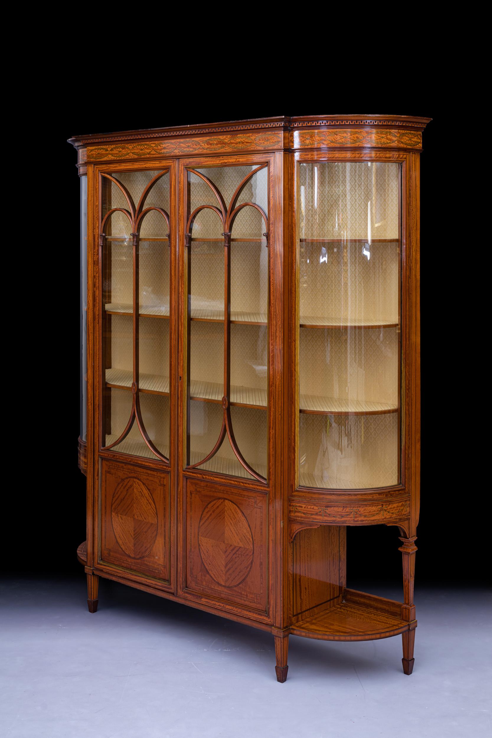 19th Century English Satinwood Display Cabinet Stamped Holland & Sons In Excellent Condition For Sale In Dublin, IE
