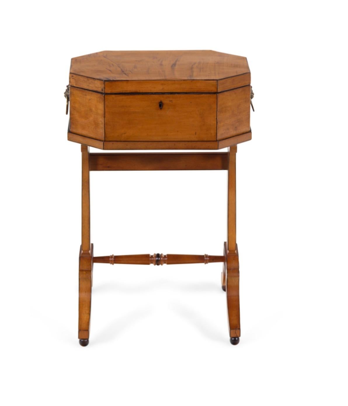 Englischer Getränketisch aus Satinholz des 19. Jahrhunderts mit Ebenholzeinlage, tolle Patina (Regency) im Angebot