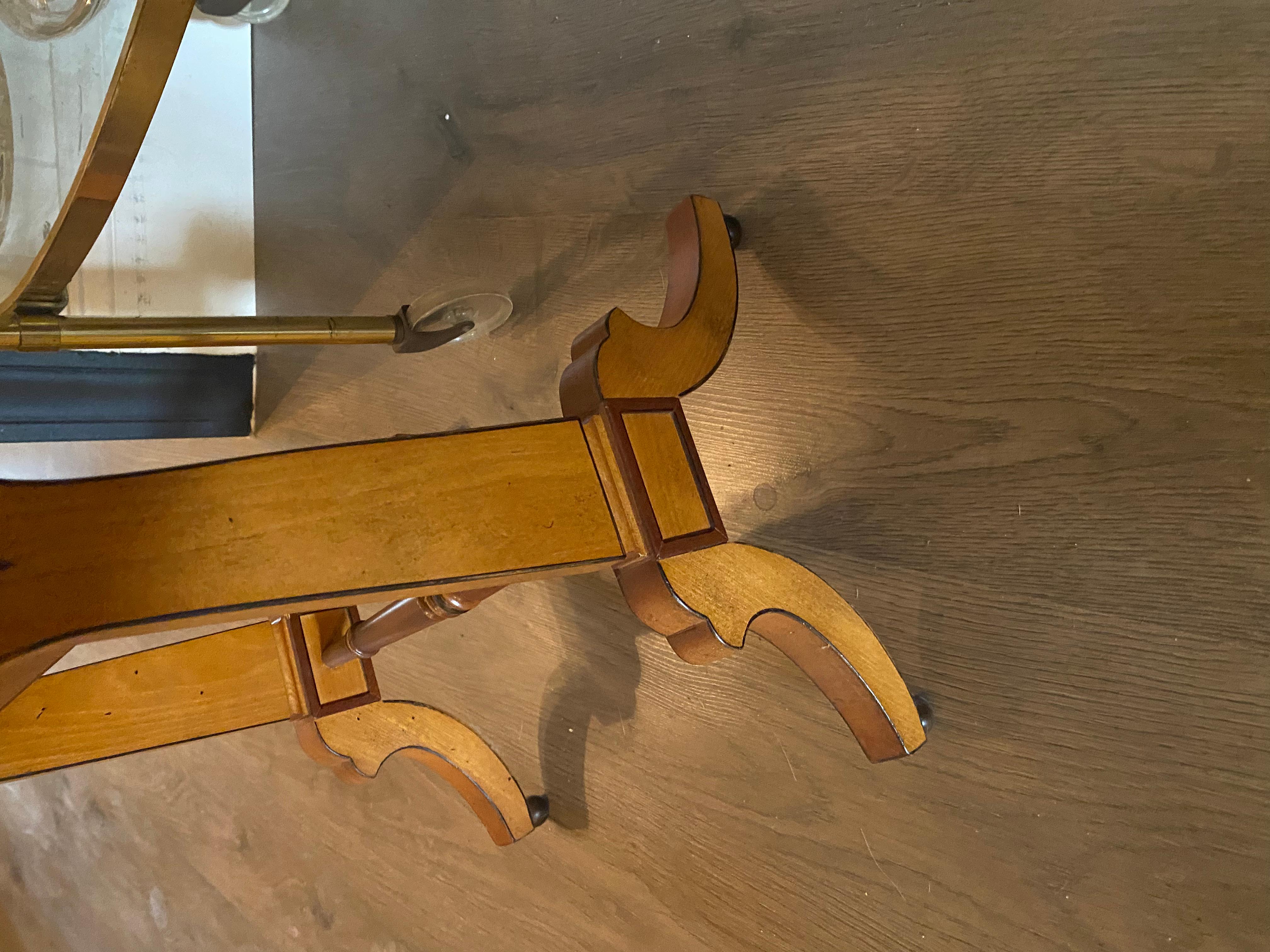 Englischer Getränketisch aus Satinholz des 19. Jahrhunderts mit Ebenholzeinlage, tolle Patina (Seidenholz) im Angebot