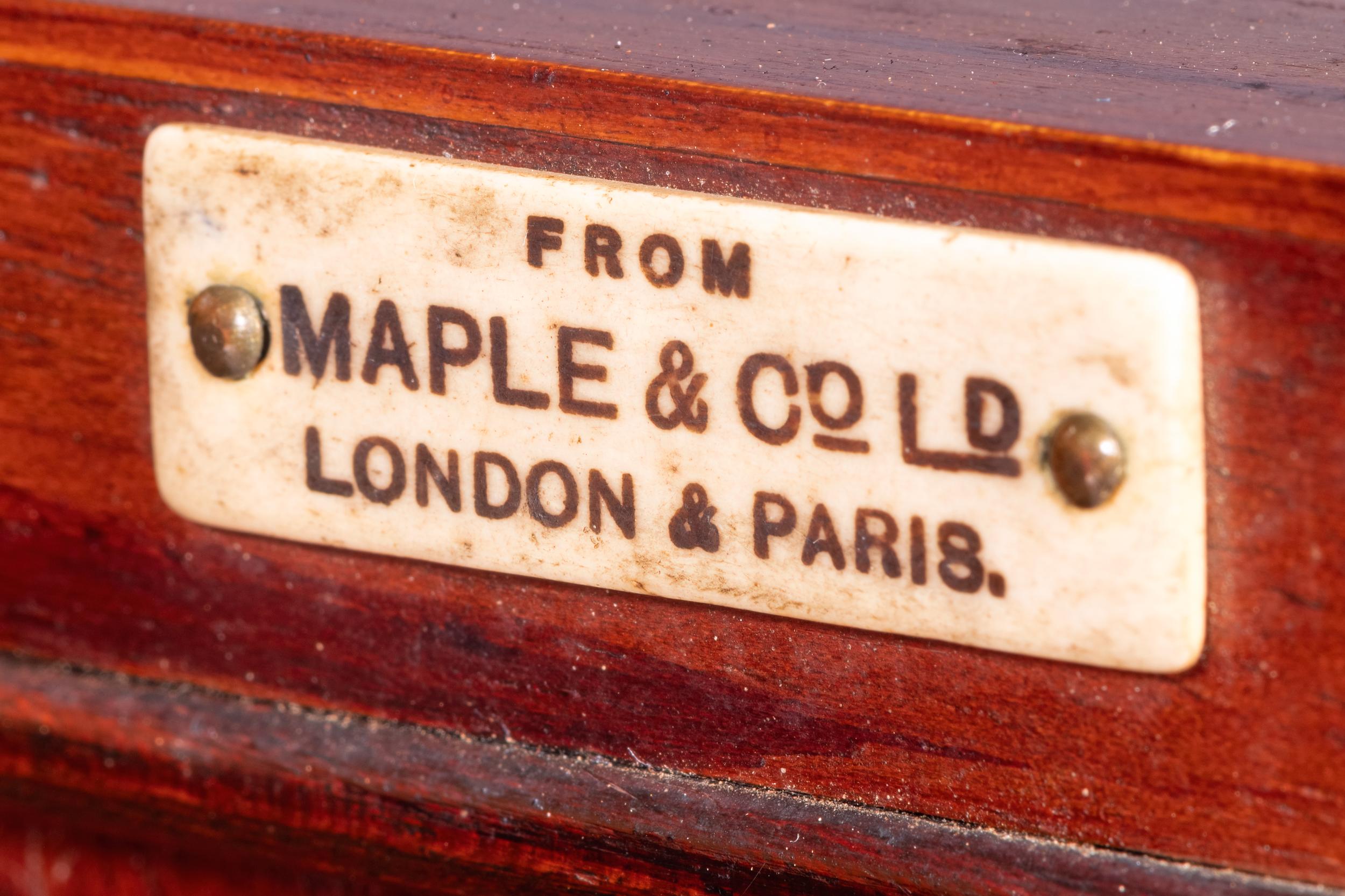 Armario auxiliar de estilo neoclásico en madera satinada inglesa del siglo XIX Por Maple & Co. en venta 3