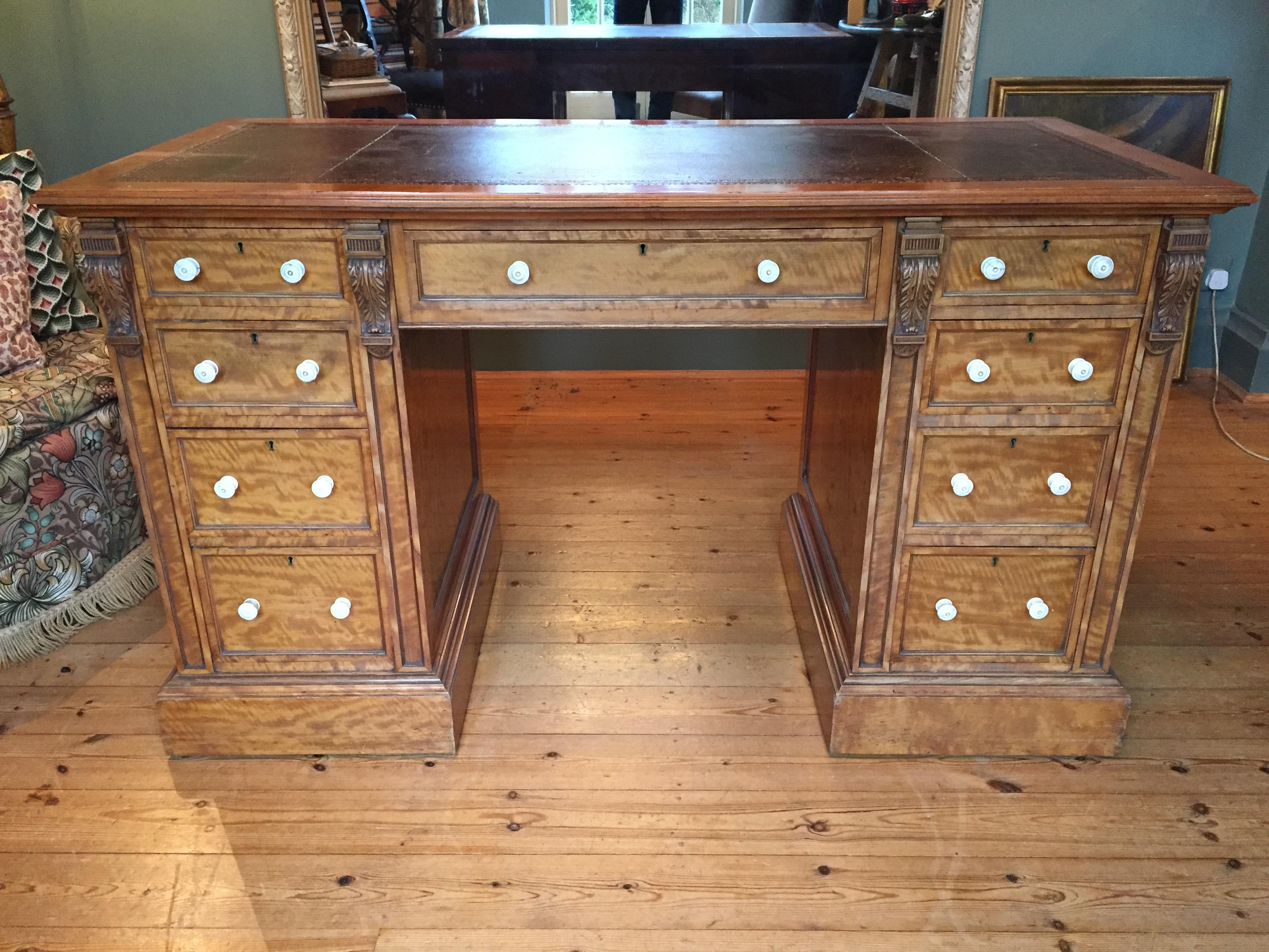 19th Century English Satinwood Pedestal Writing Desk with Original Leather Top In Good Condition For Sale In London, GB