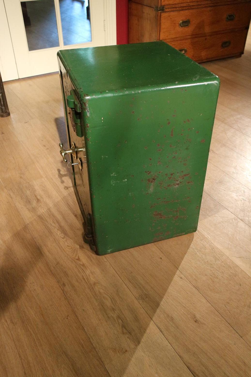 19th Century English Sentry Safe In Good Condition In Eindhoven, NL