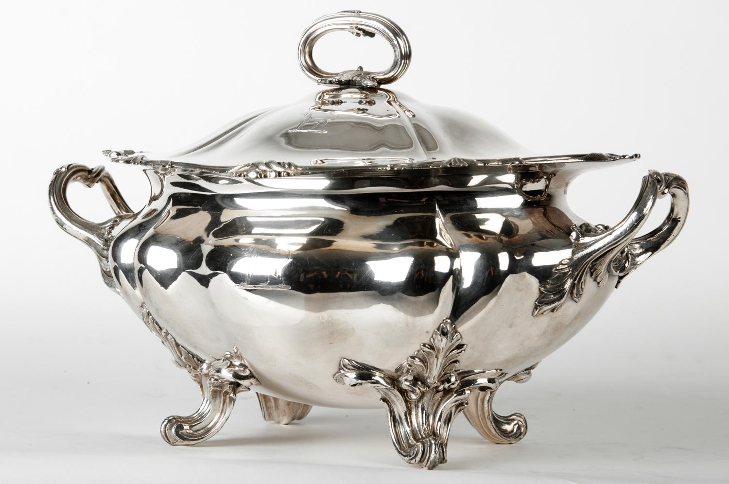 Late 19th century English Sheffield silver plated / copper tableware covered tureen with sides handle. The tureen is in great antique condition, minor wear consistent with age / use. Maker's mark undersigned. The covered tureen stands about 10