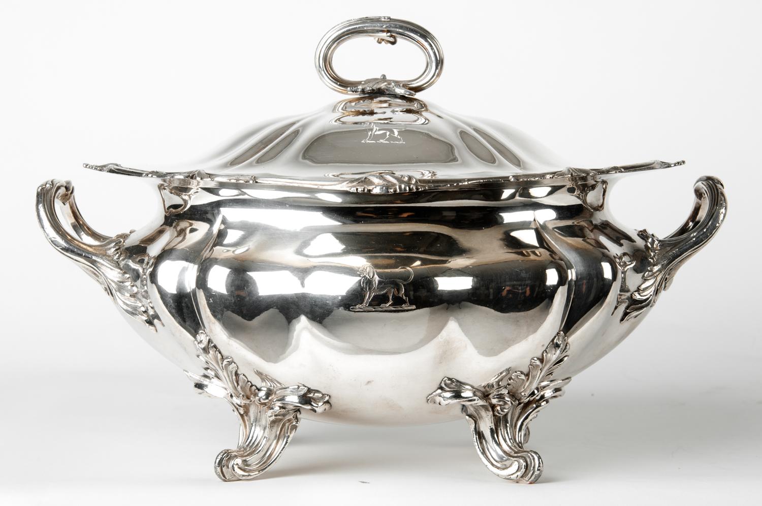19th Century English Sheffield Silver Plated Covered Tureen In Good Condition In Tarry Town, NY