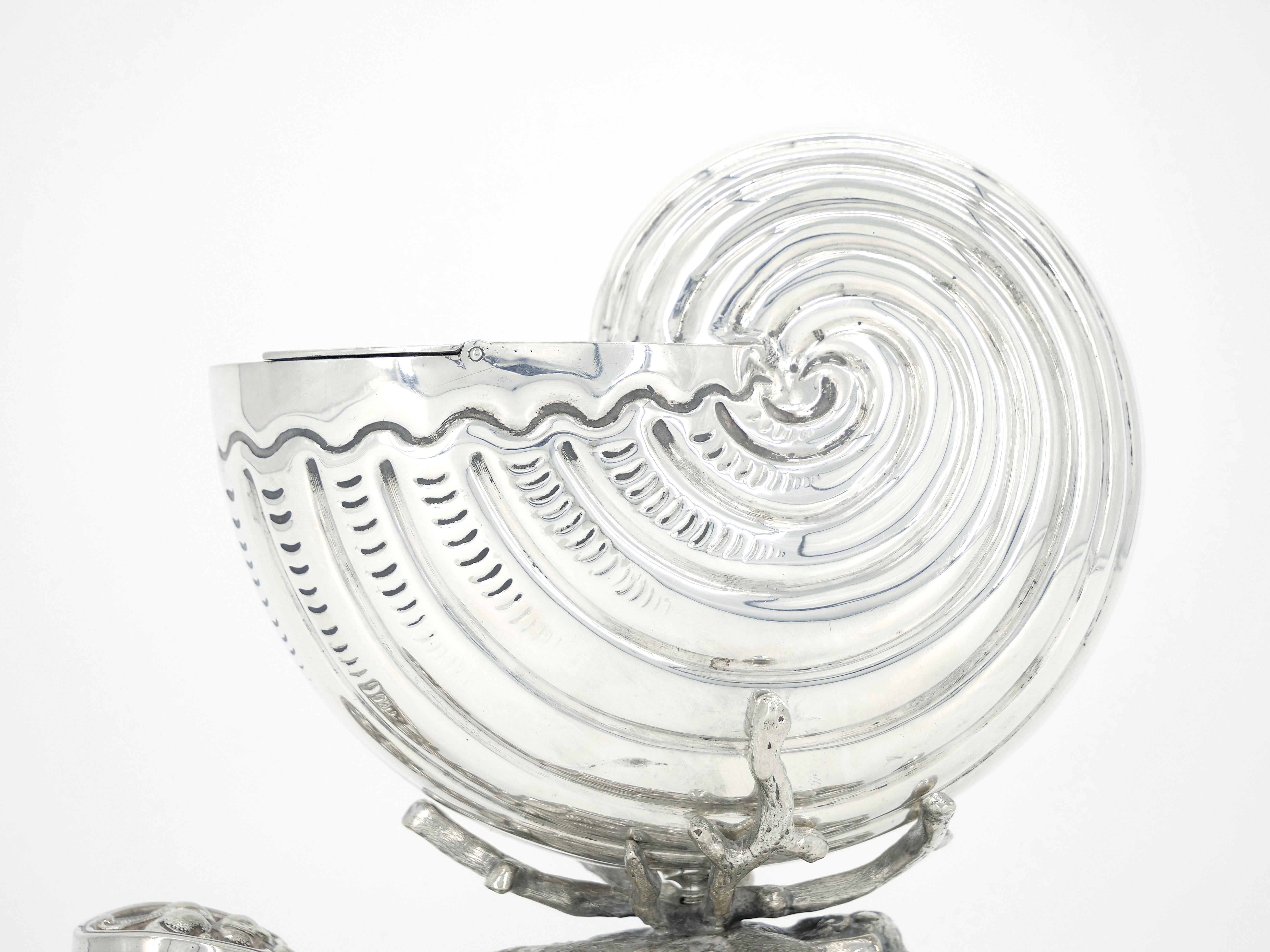 19th Century English Sheffield Silverplate Nautilus Shaped Spoon Warmer In Good Condition For Sale In Tarry Town, NY