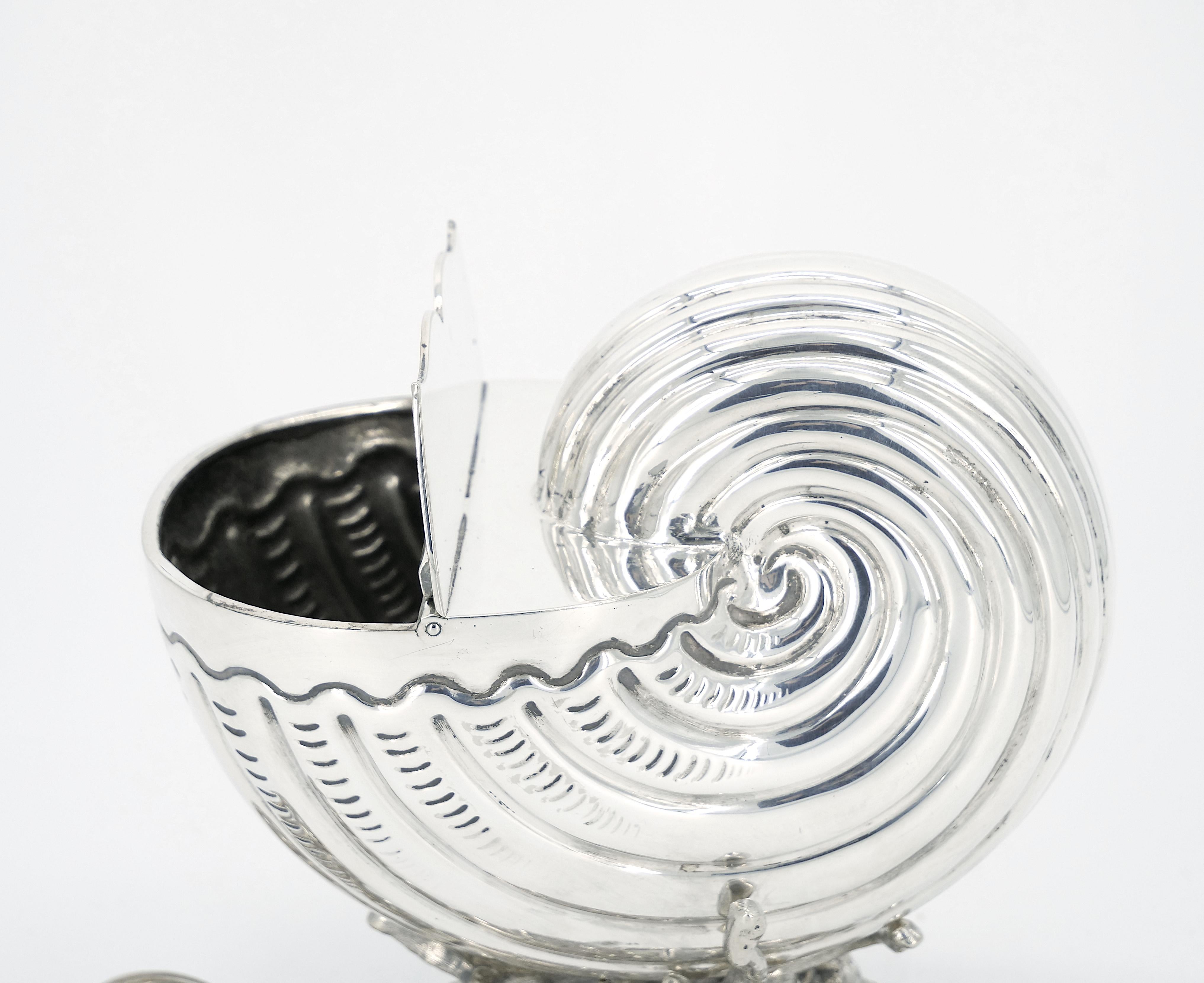 19th Century English Sheffield Silverplate Nautilus Shaped Spoon Warmer For Sale 1