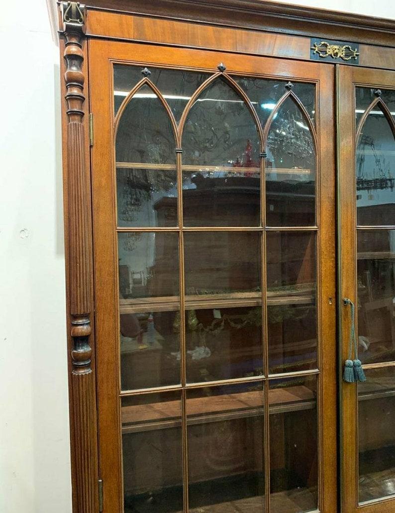 19th Century English Sheraton Bookcase Cabinet In Good Condition For Sale In Forney, TX