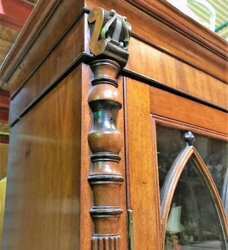 Bronzo Mobile libreria Sheraton inglese del XIX secolo in vendita