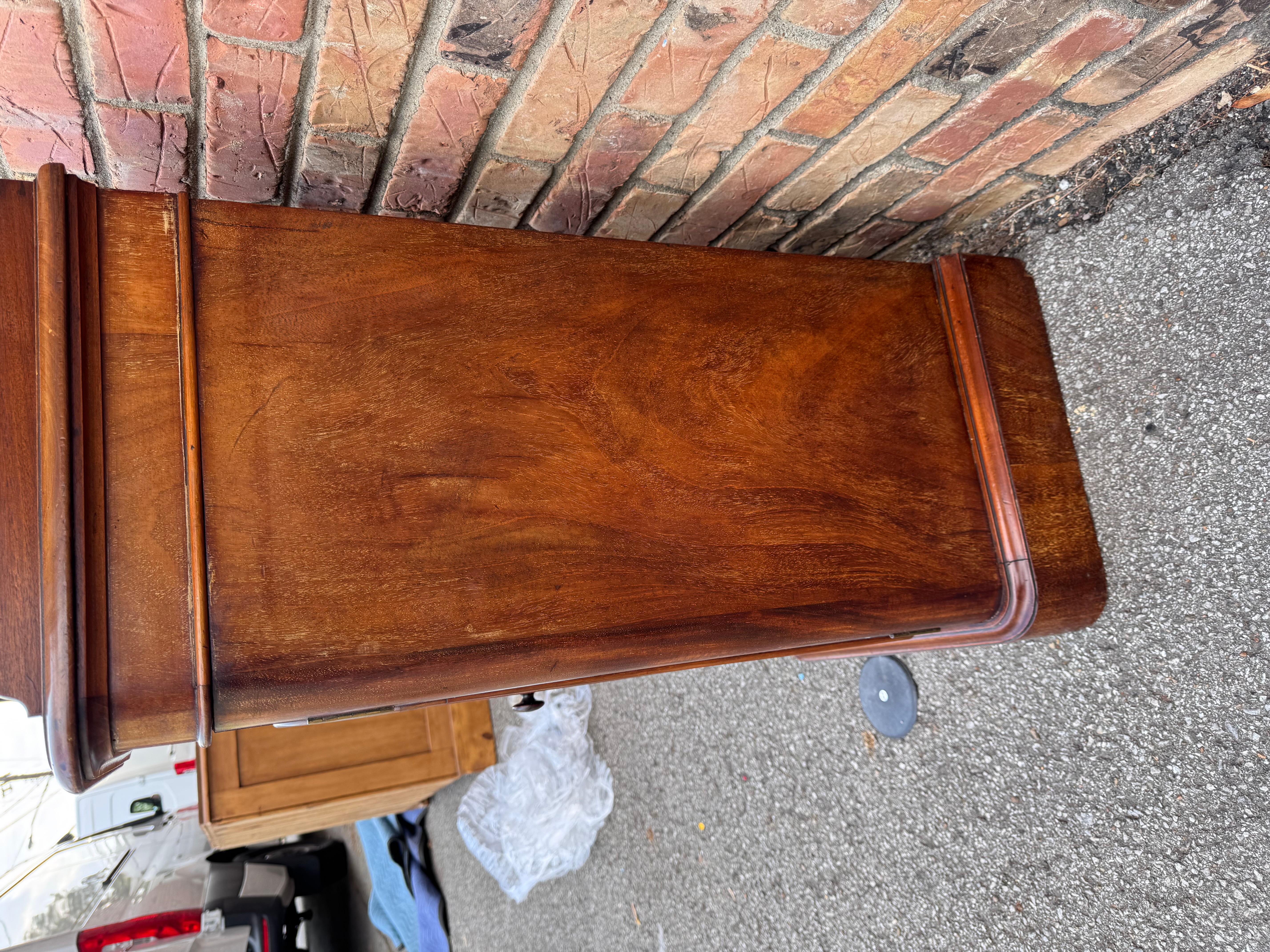 Table d'appoint anglaise du 19e siècle en vente 4