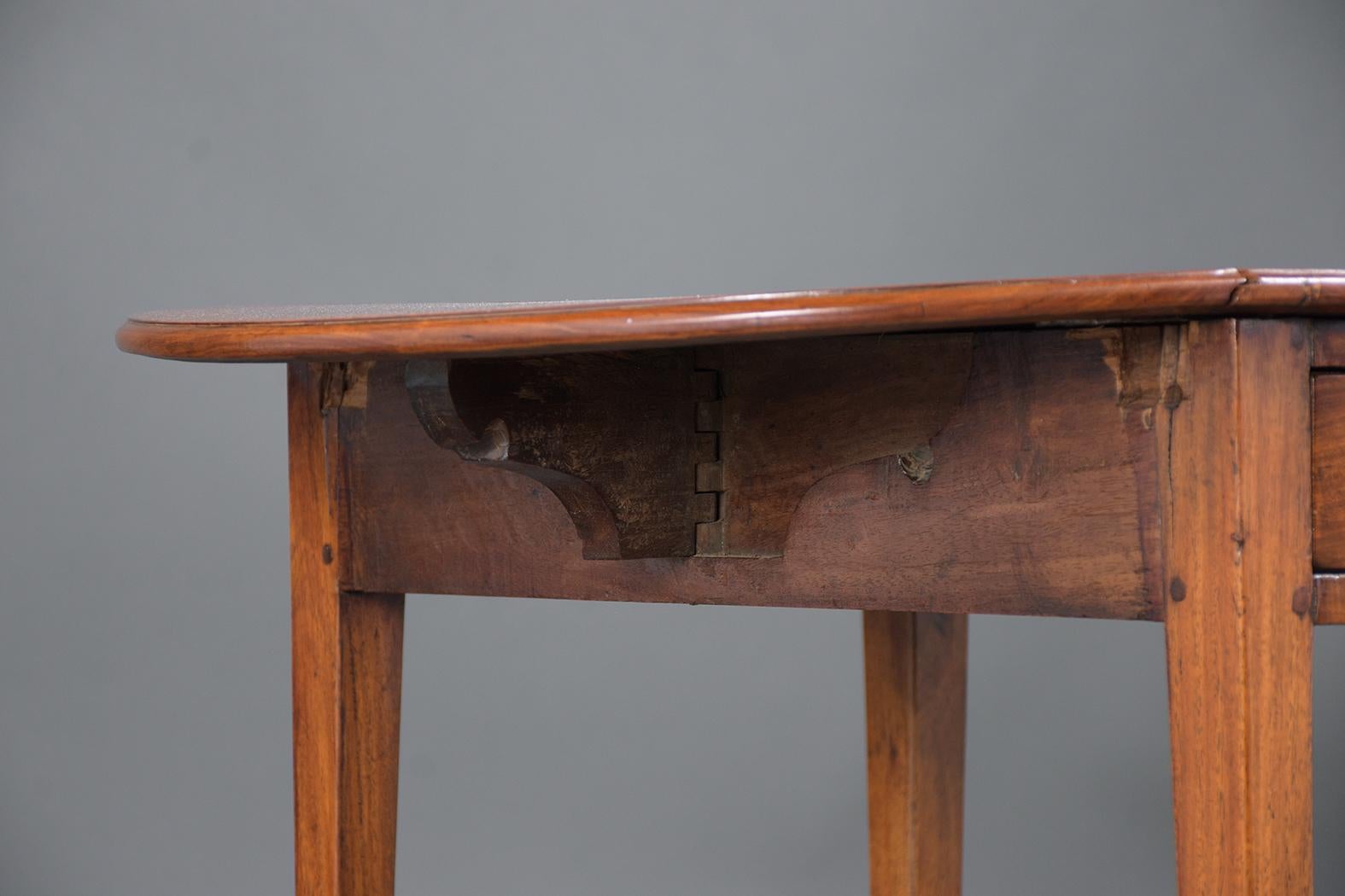 19th Century Cherrywood Antique Pembrook Table with Folding Leaves 5